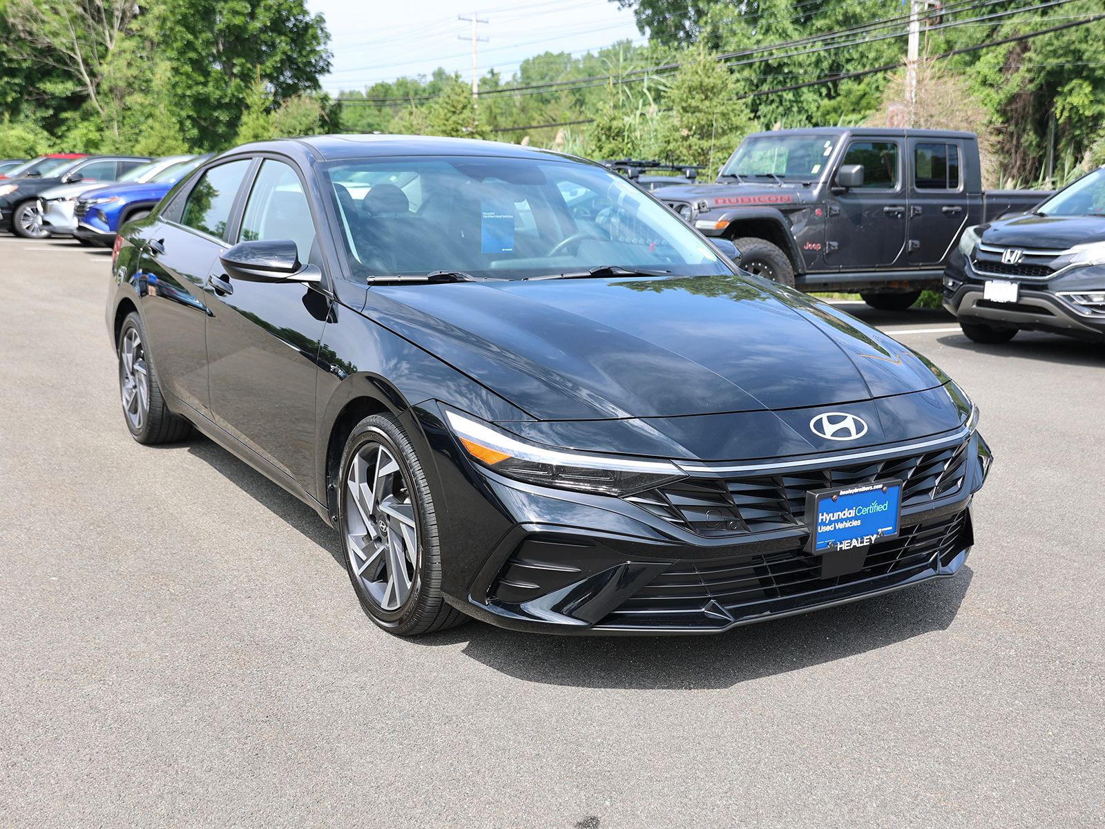 Photo view of 2025 Hyundai Elantra in Black