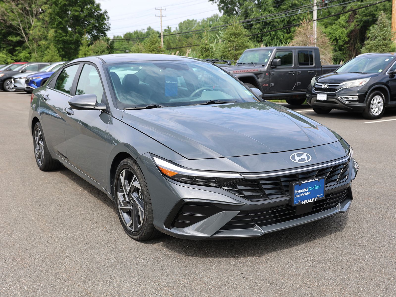 Photo view of 2025 Hyundai Elantra in Gray