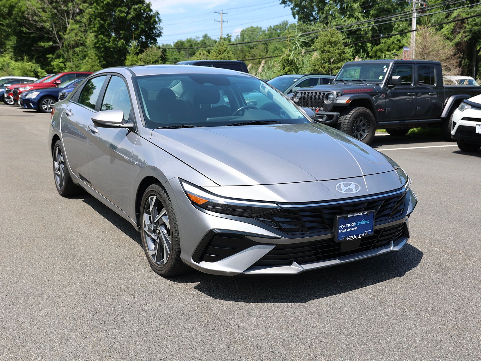Photo view of 2025 Hyundai Elantra in Gray