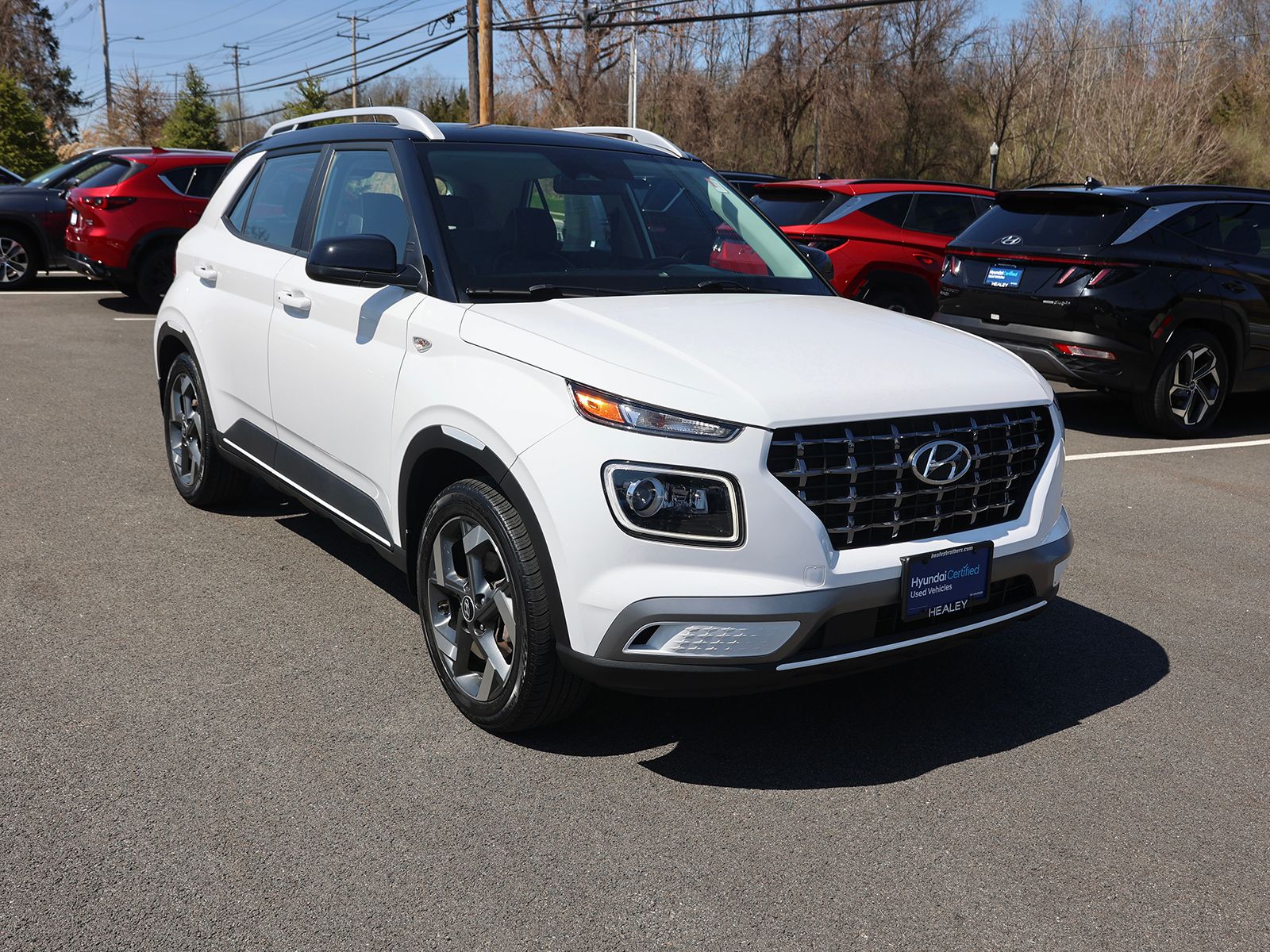 Photo view of 2023 Hyundai Venue in White