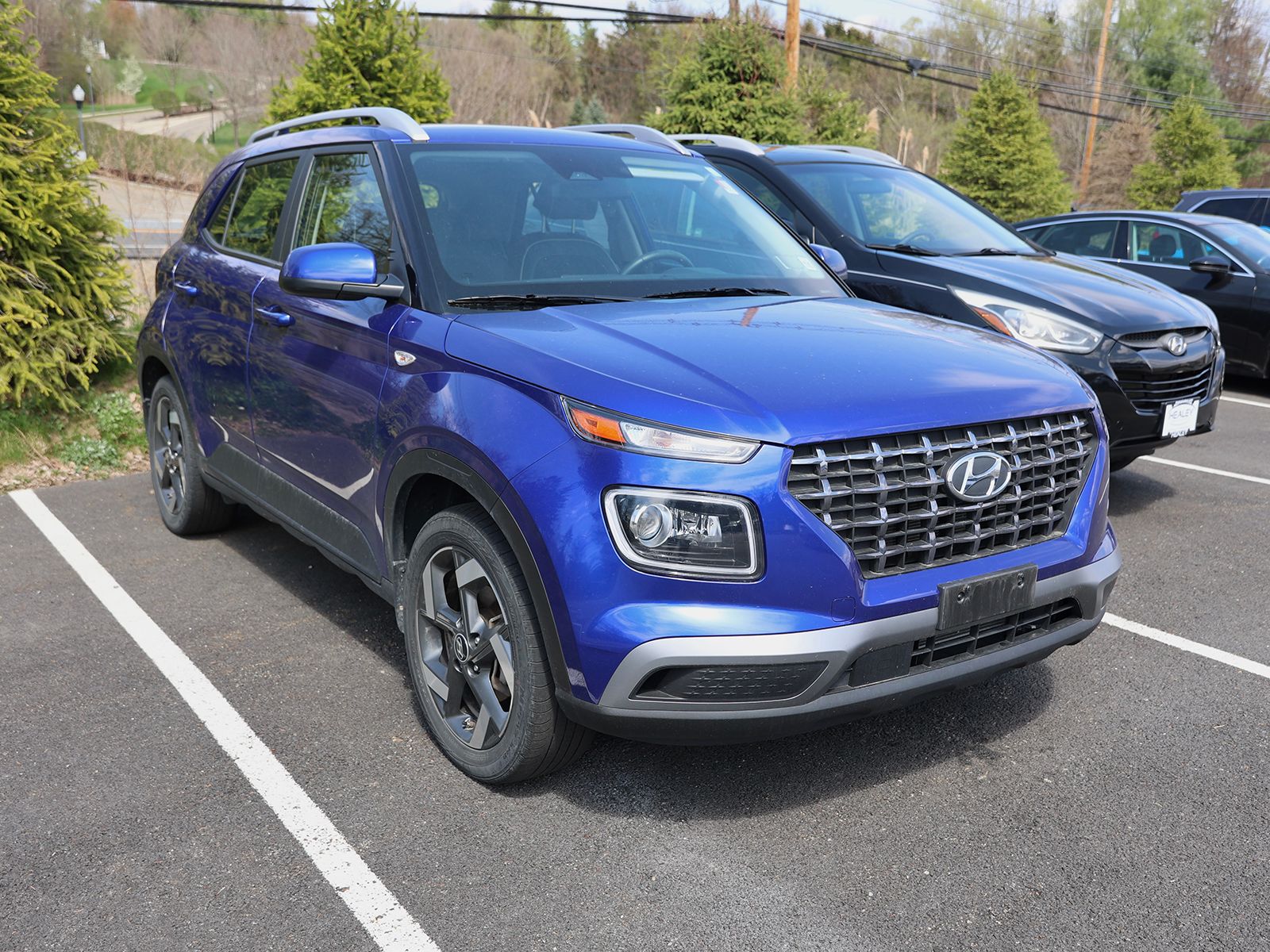 Photo view of 2023 Hyundai Venue in Blue