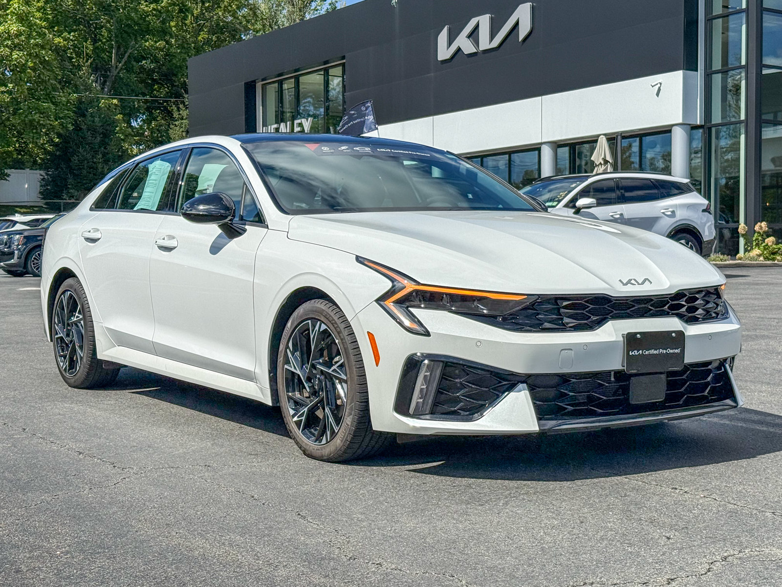 Photo view of 2025 Kia K5 in White