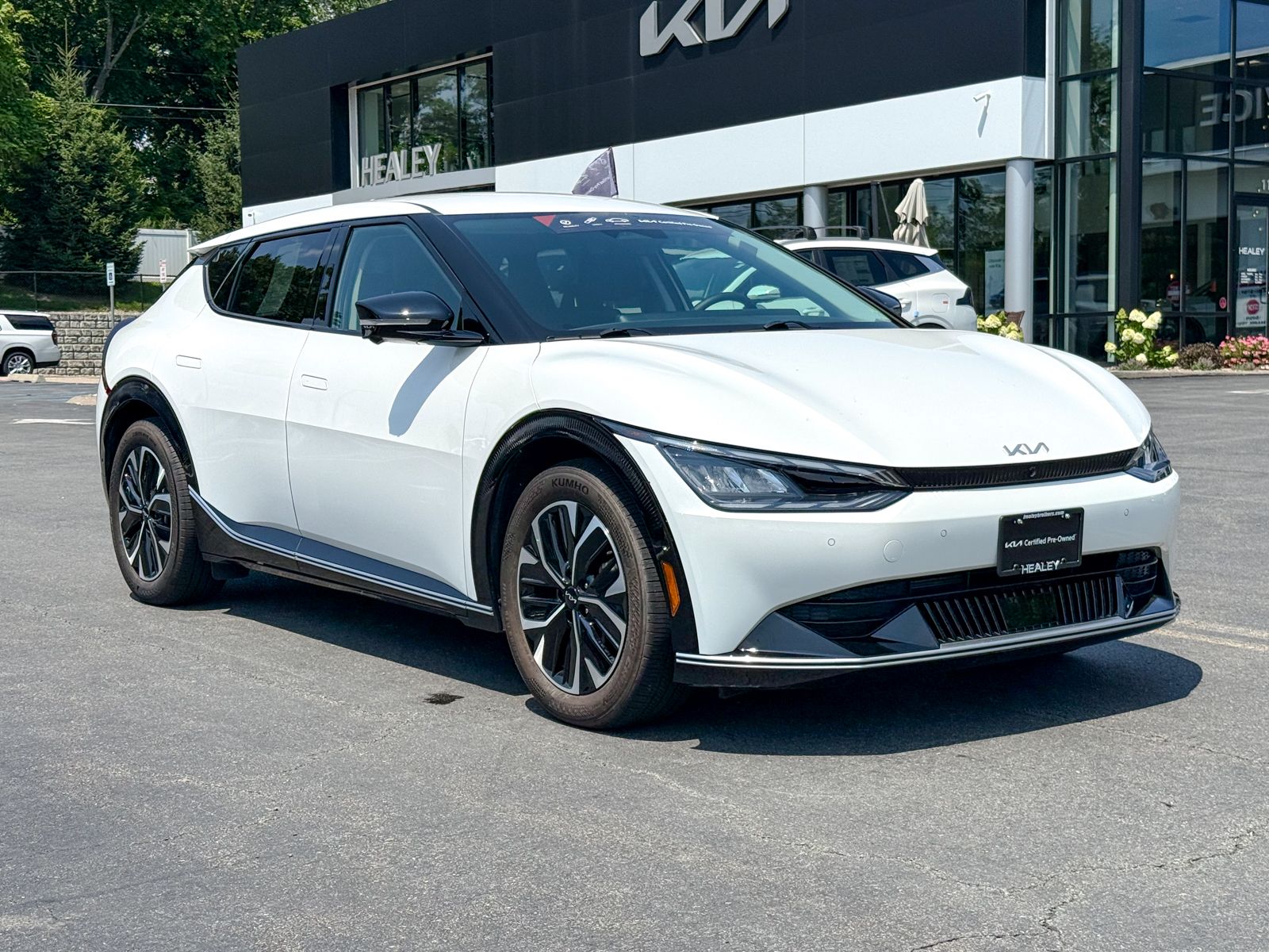 Photo view of 2023 Kia EV6 in White