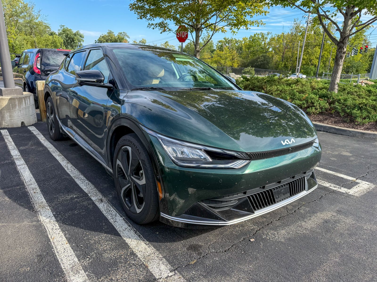 Photo view of 2023 Kia EV6 in Green