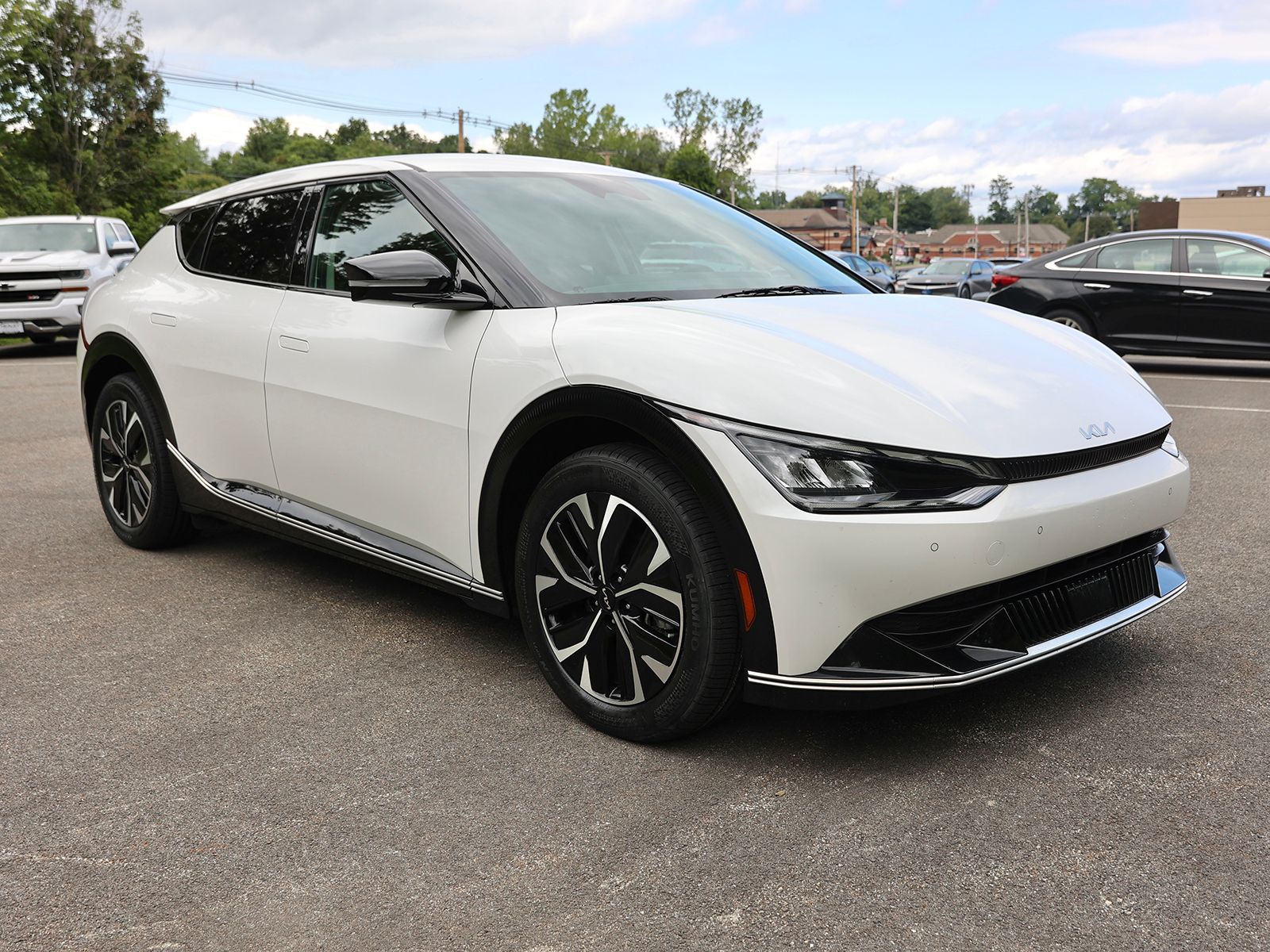 Photo view of 2024 Kia EV6 in White