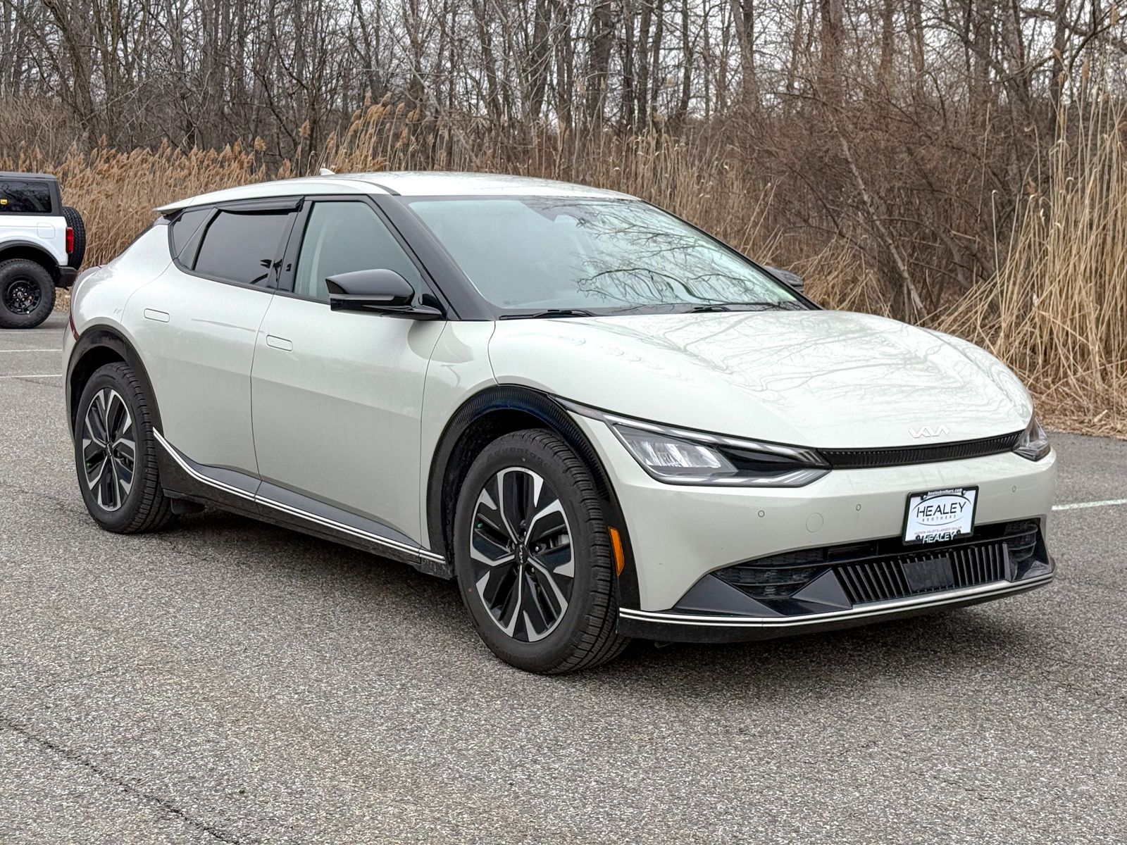 Photo view of 2022 Kia EV6 in White