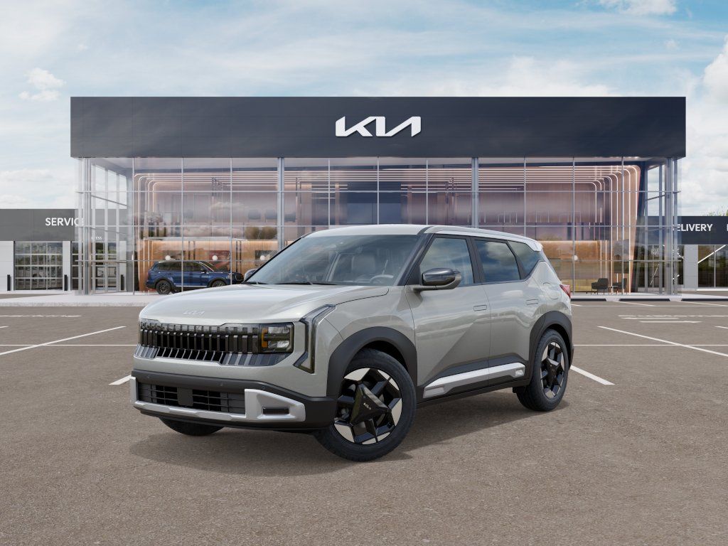 Photo view of 2027 Kia Seltos in Silver