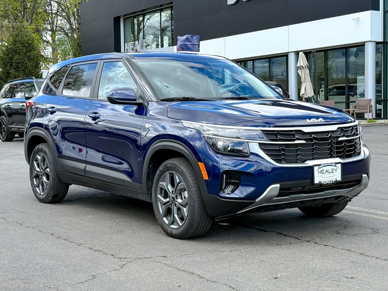 Photo view of 2025 Kia Seltos in Blue