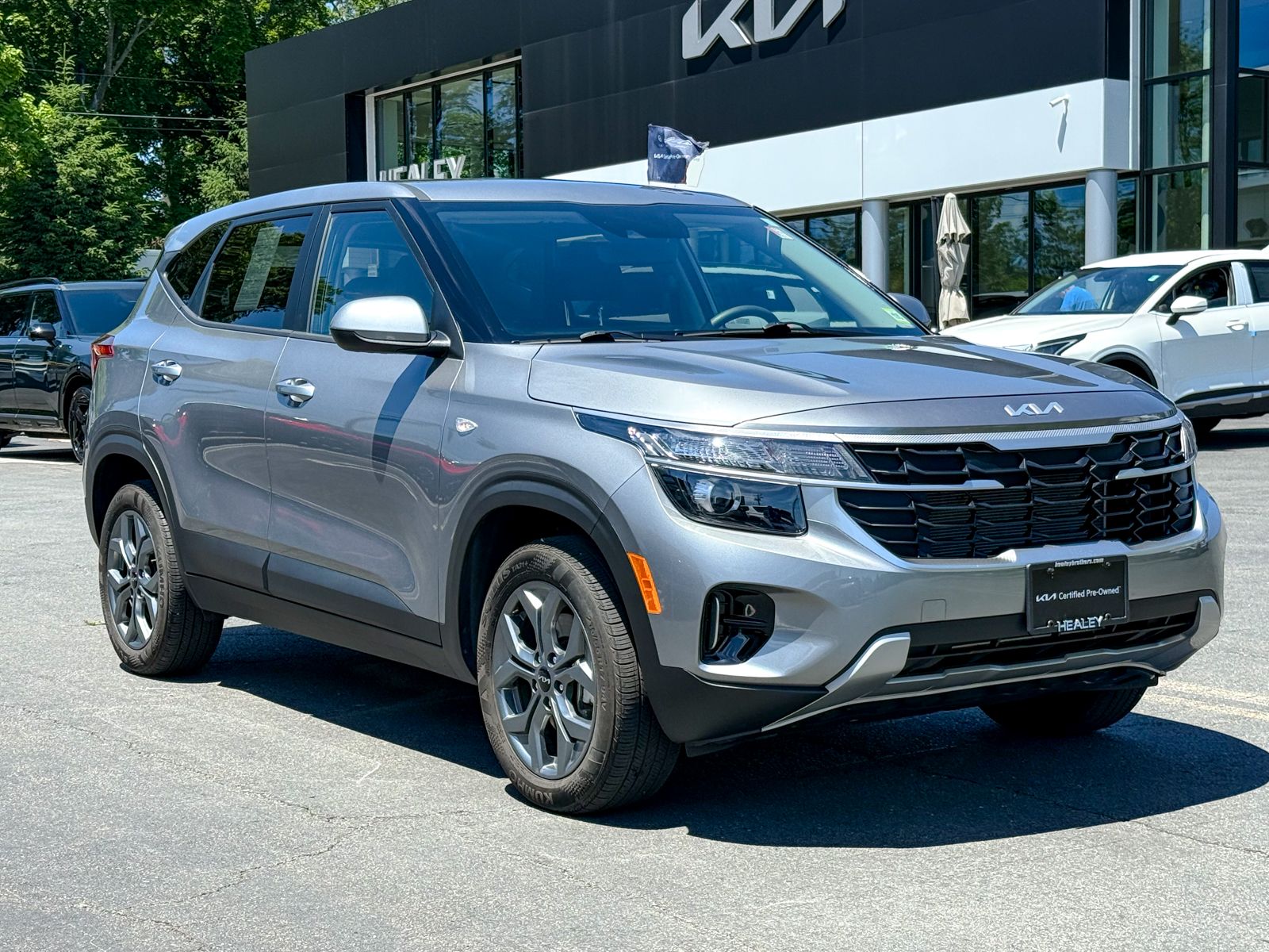 Photo view of 2025 Kia Seltos in Gray