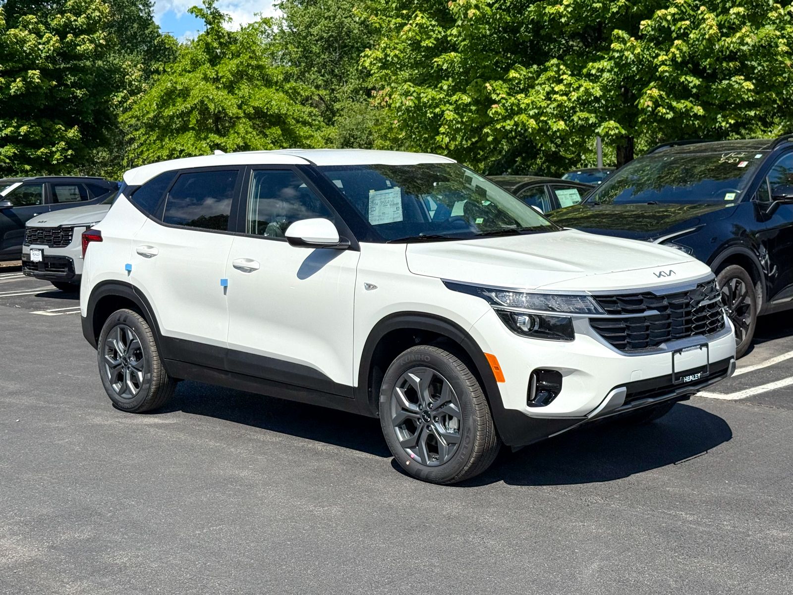 Photo view of 2026 Kia Seltos in White