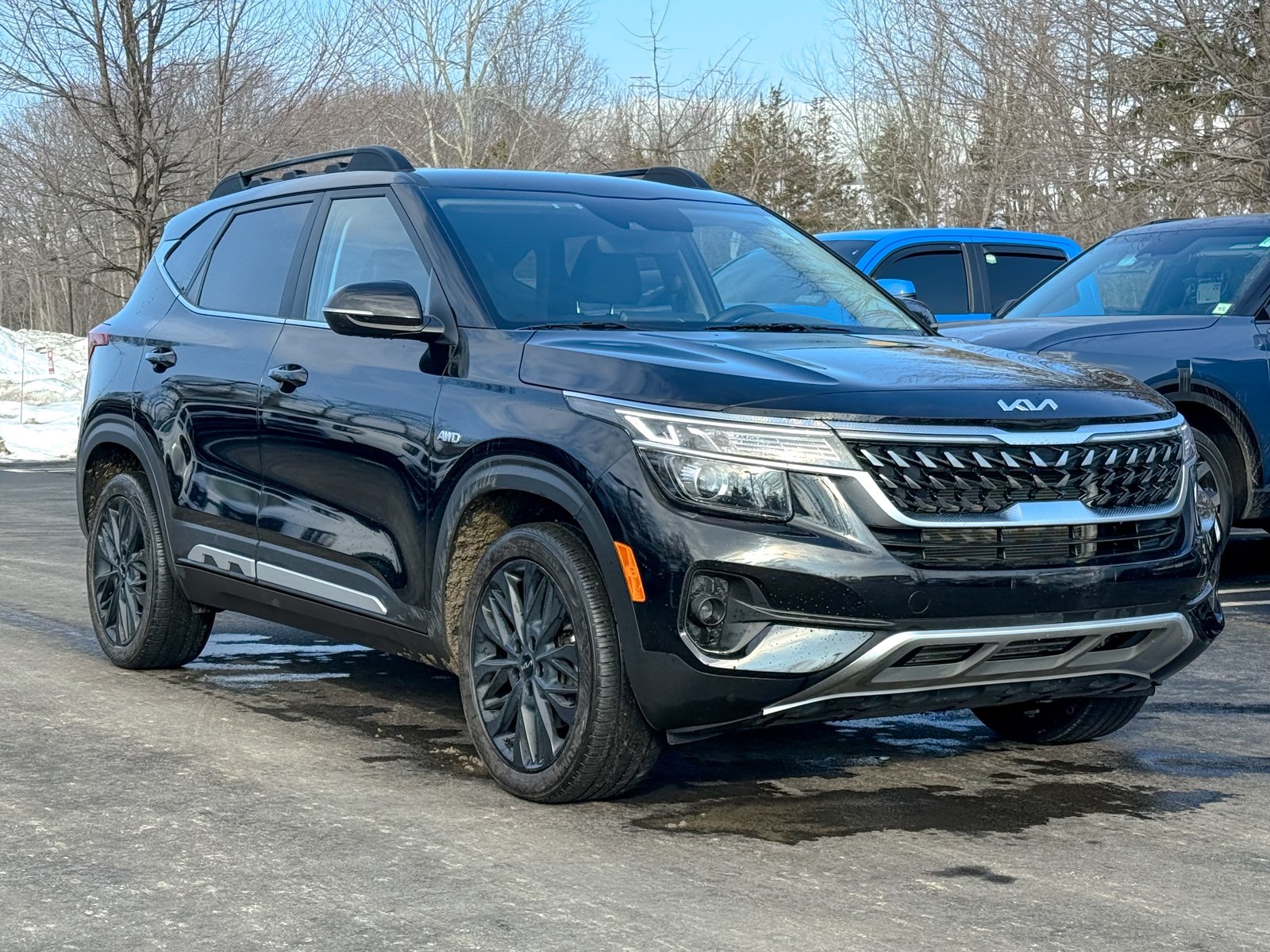 Photo view of 2023 Kia Seltos in Black