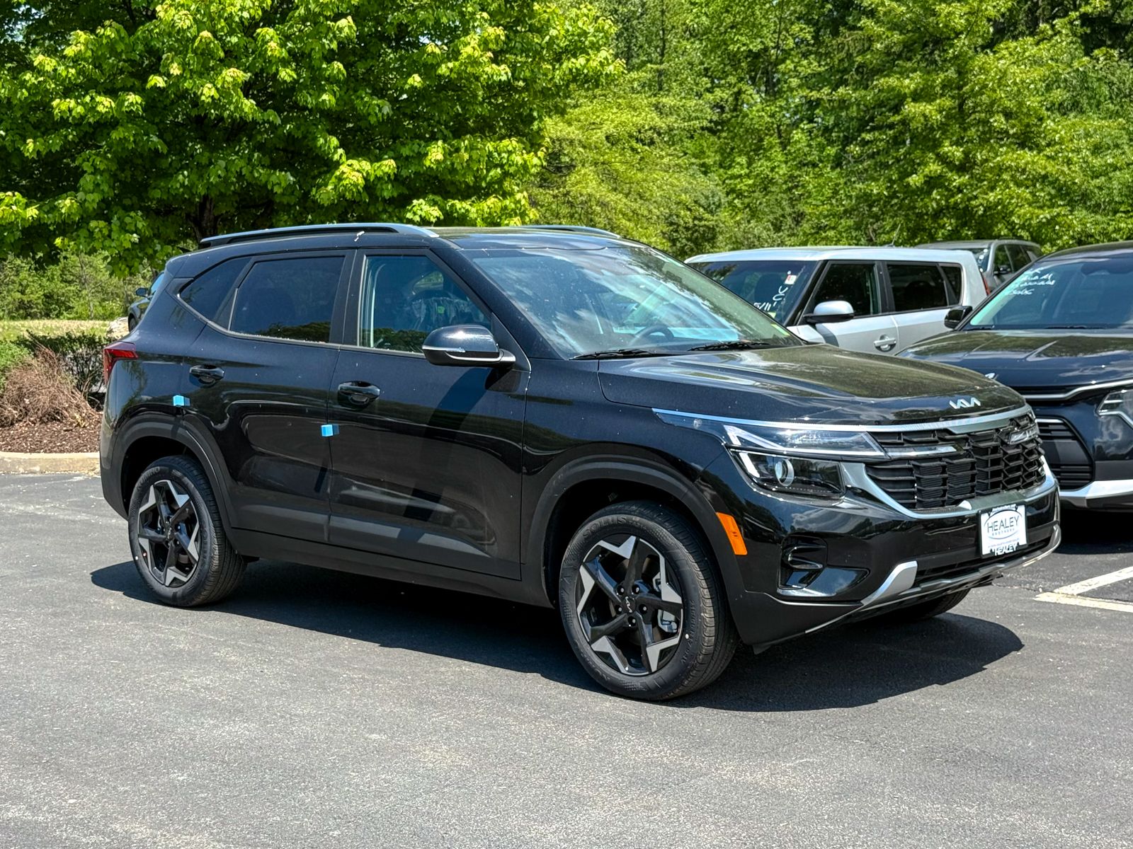 Photo view of 2026 Kia Seltos in Black