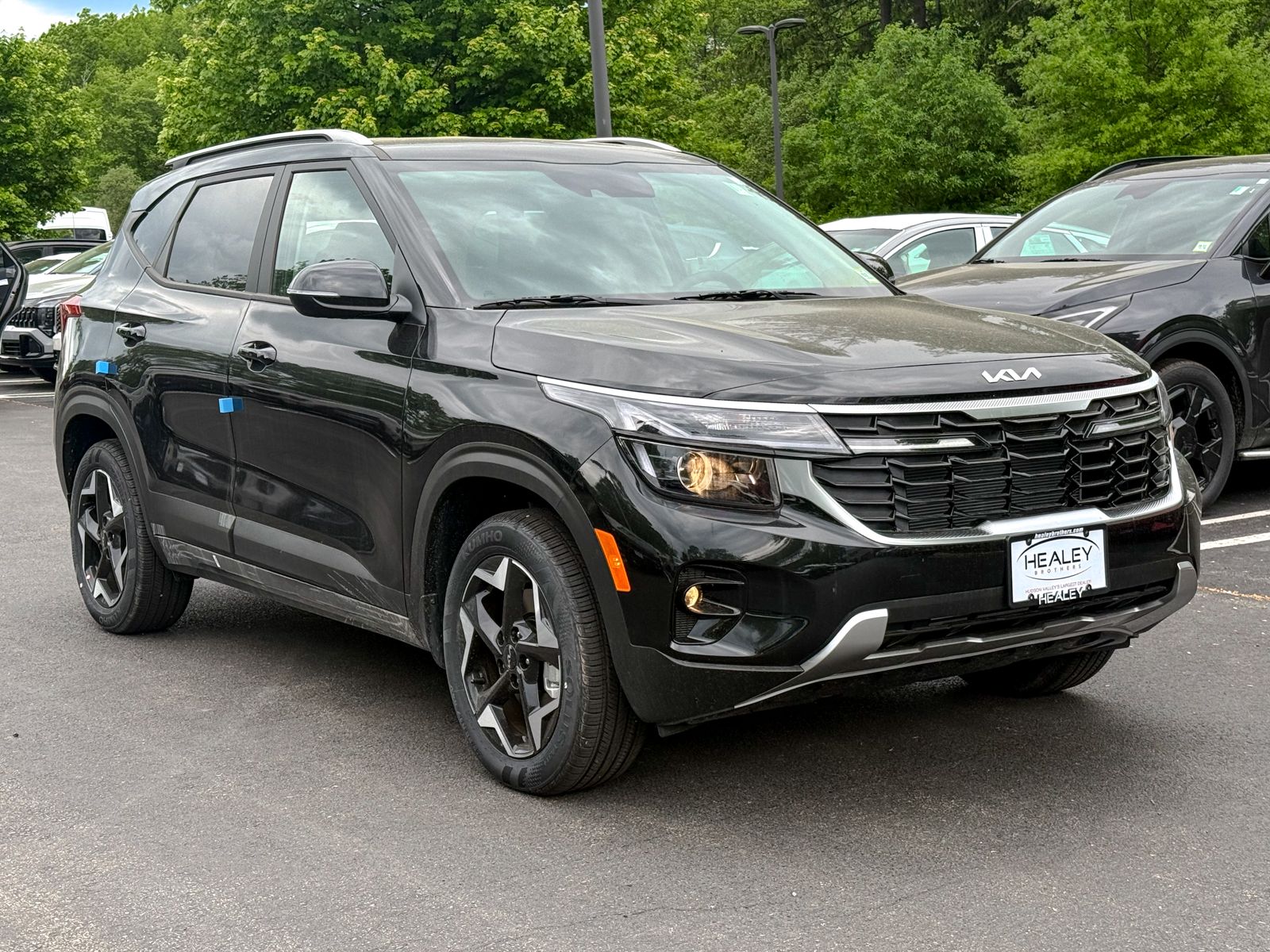 Photo view of 2026 Kia Seltos in Black
