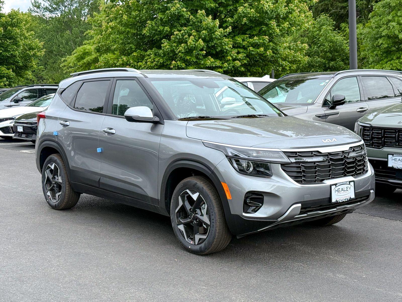 Photo view of 2026 Kia Seltos in Gray