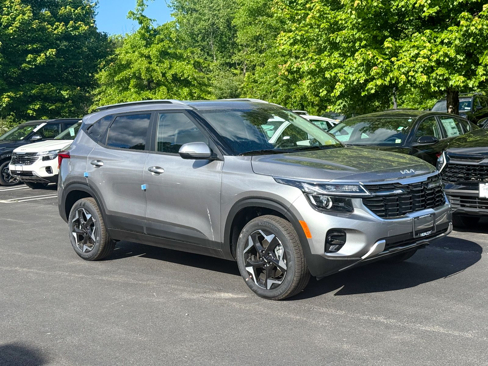 Photo view of 2026 Kia Seltos in Gray