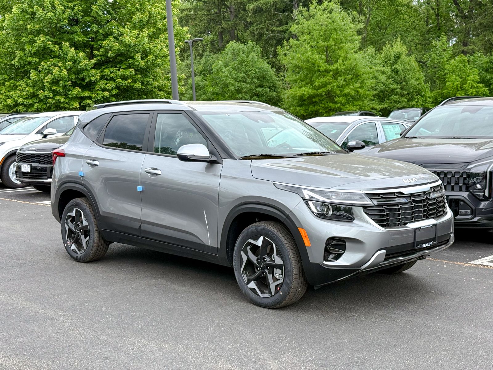 Photo view of 2026 Kia Seltos in Gray