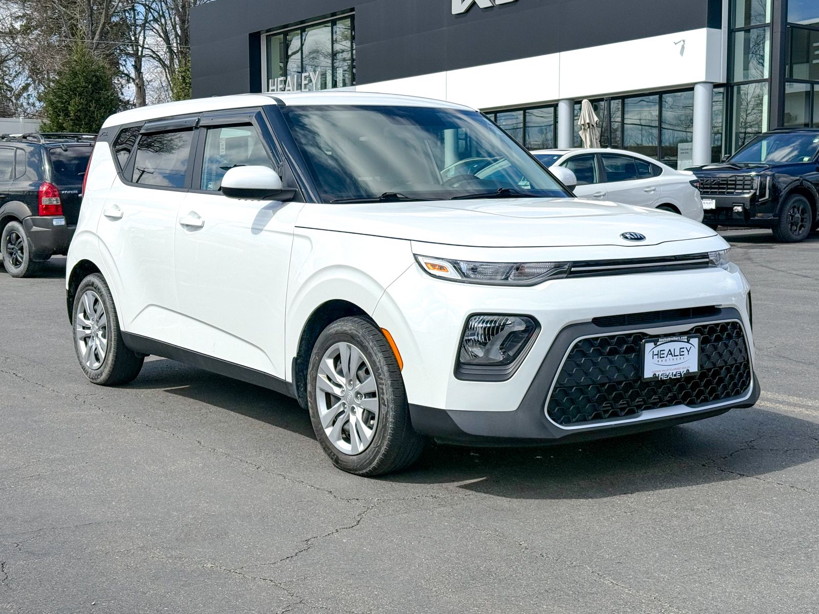 Photo view of 2020 Kia Soul in White