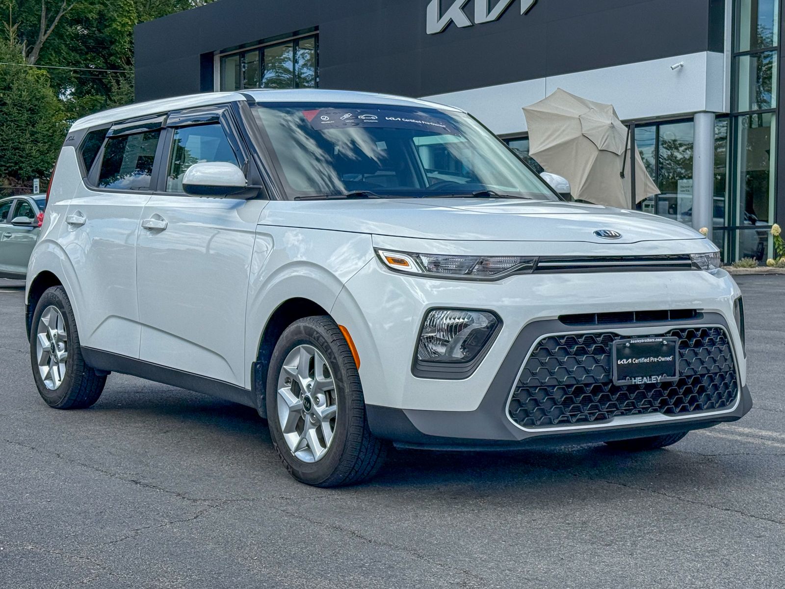 Photo view of 2020 Kia Soul in White