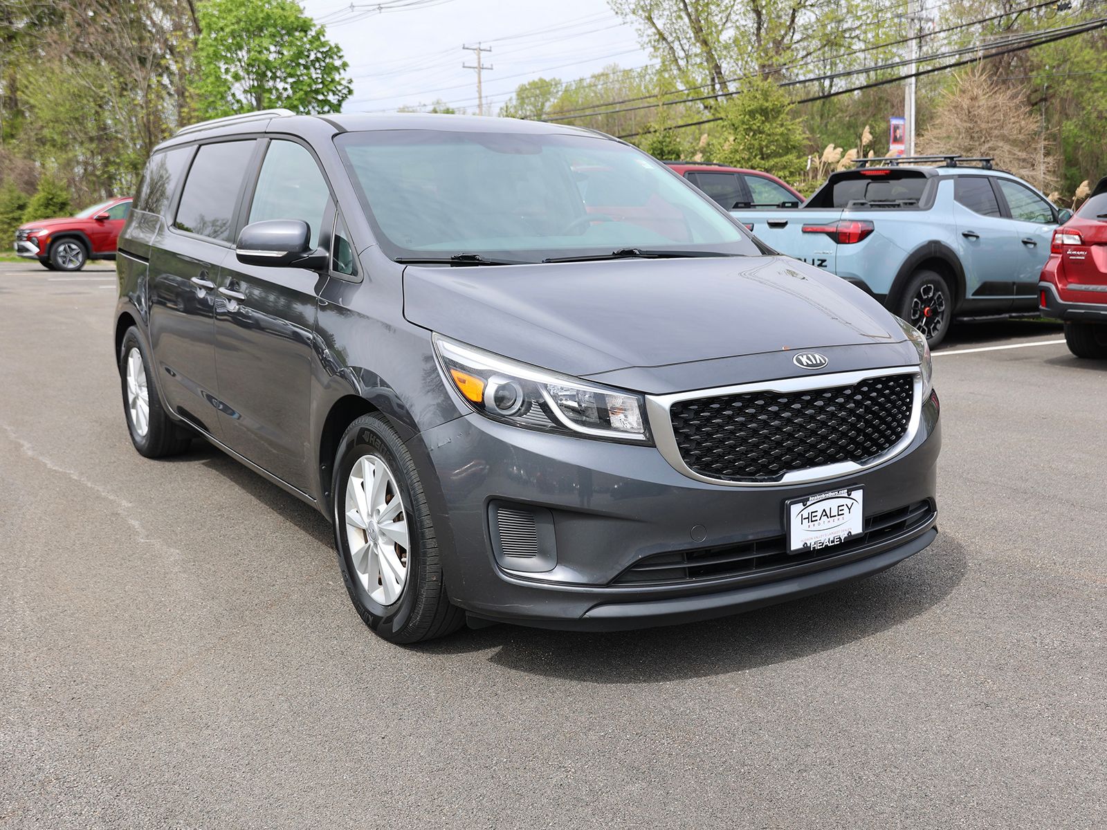 Photo view of 2016 Kia Sedona in Gray