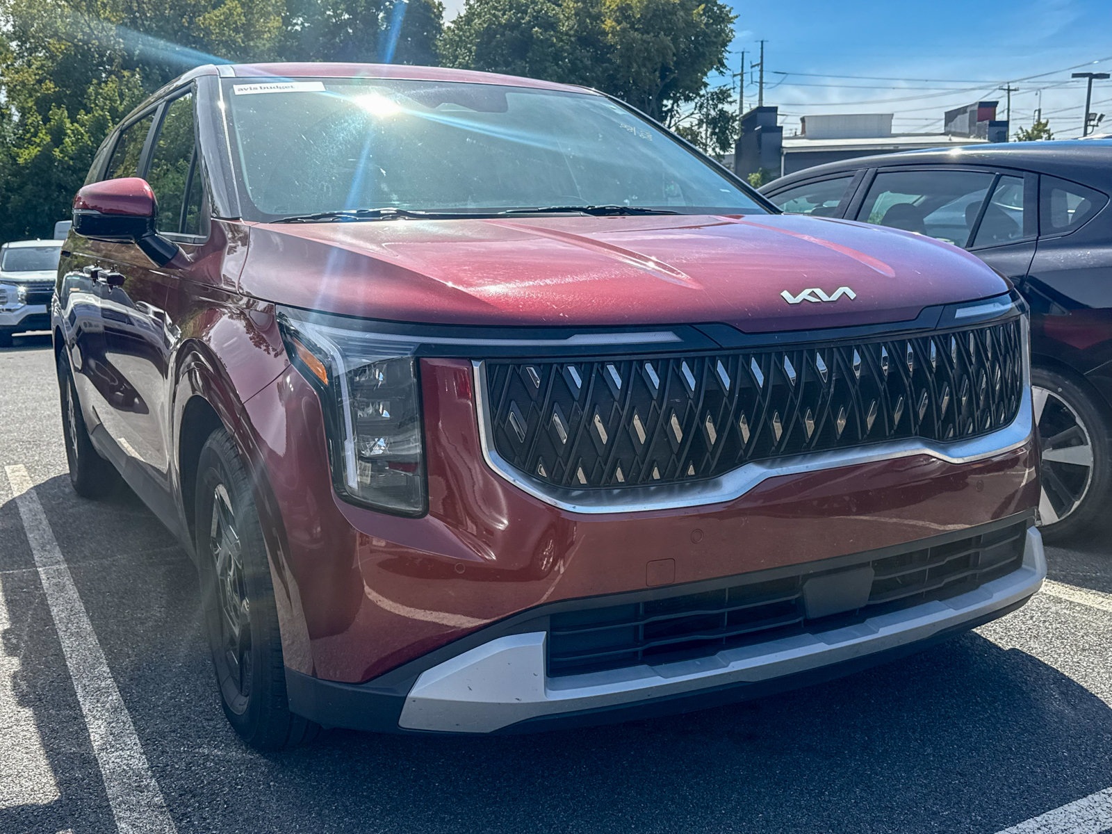 Photo view of 2025 Kia Carnival in Red