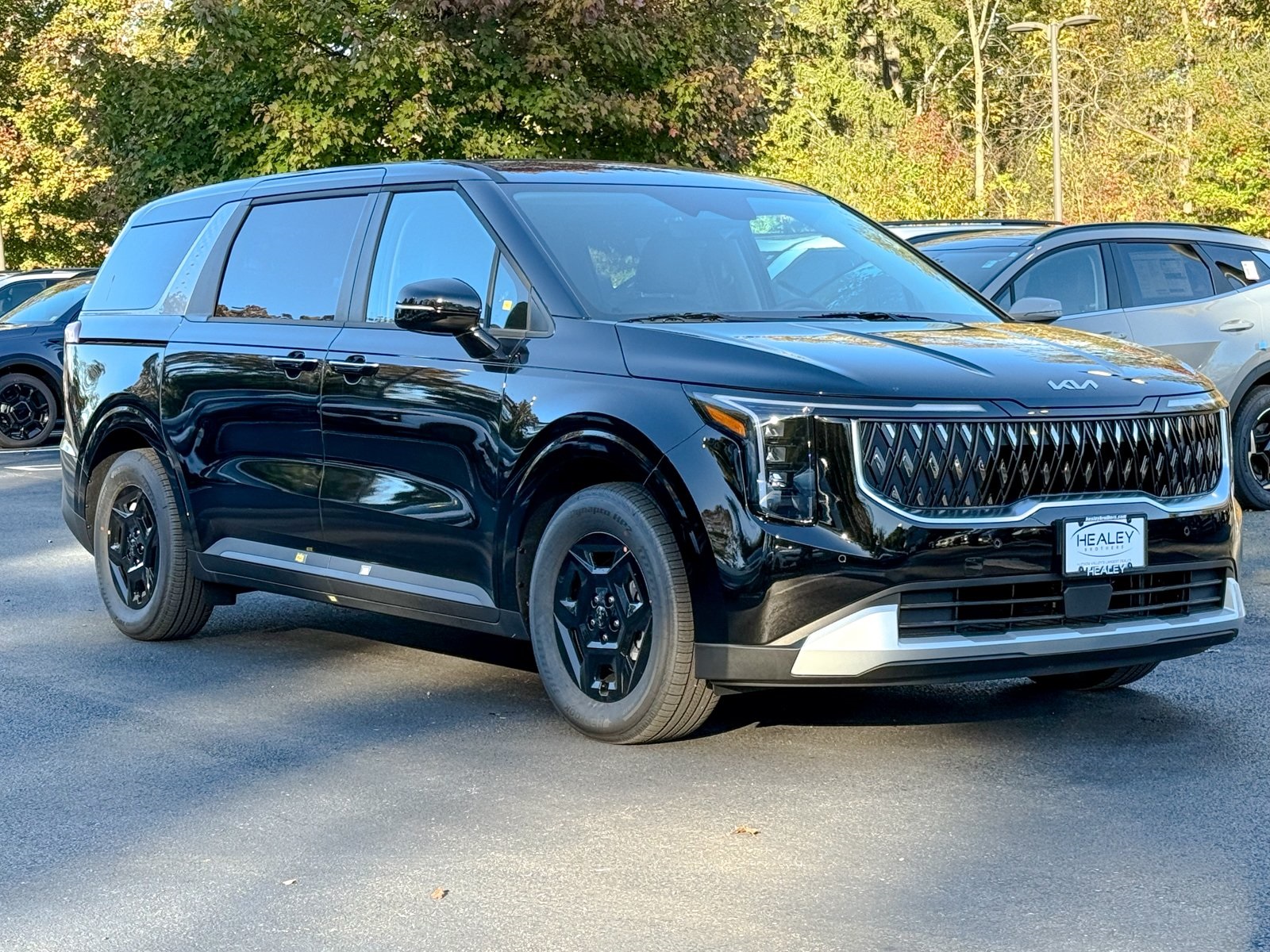 Photo view of 2026 Kia Carnival in Black
