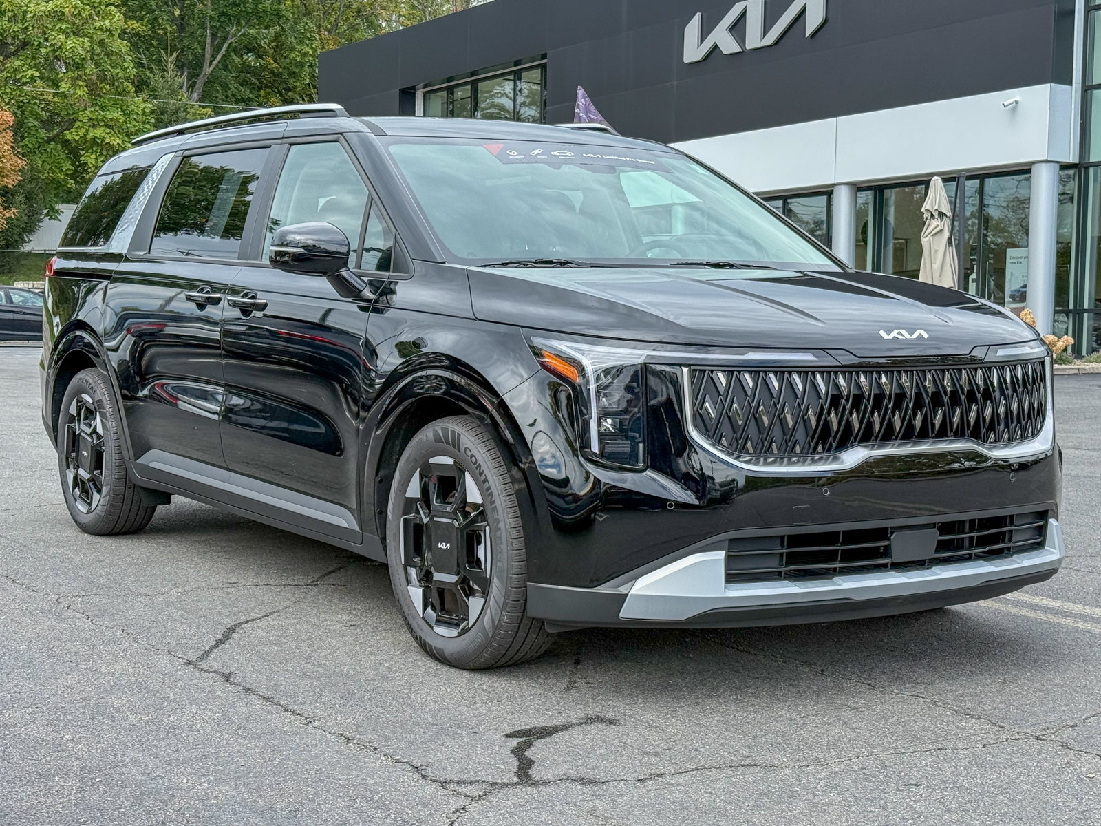 Photo view of 2026 Kia Carnival in Black