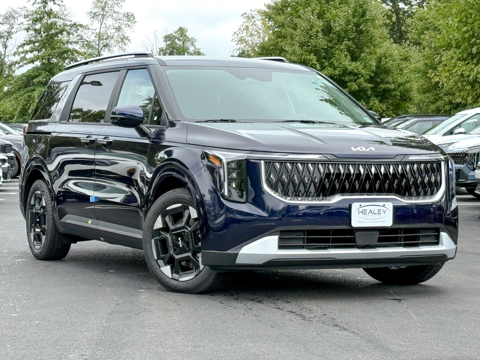 Photo view of 2026 Kia Carnival in Blue
