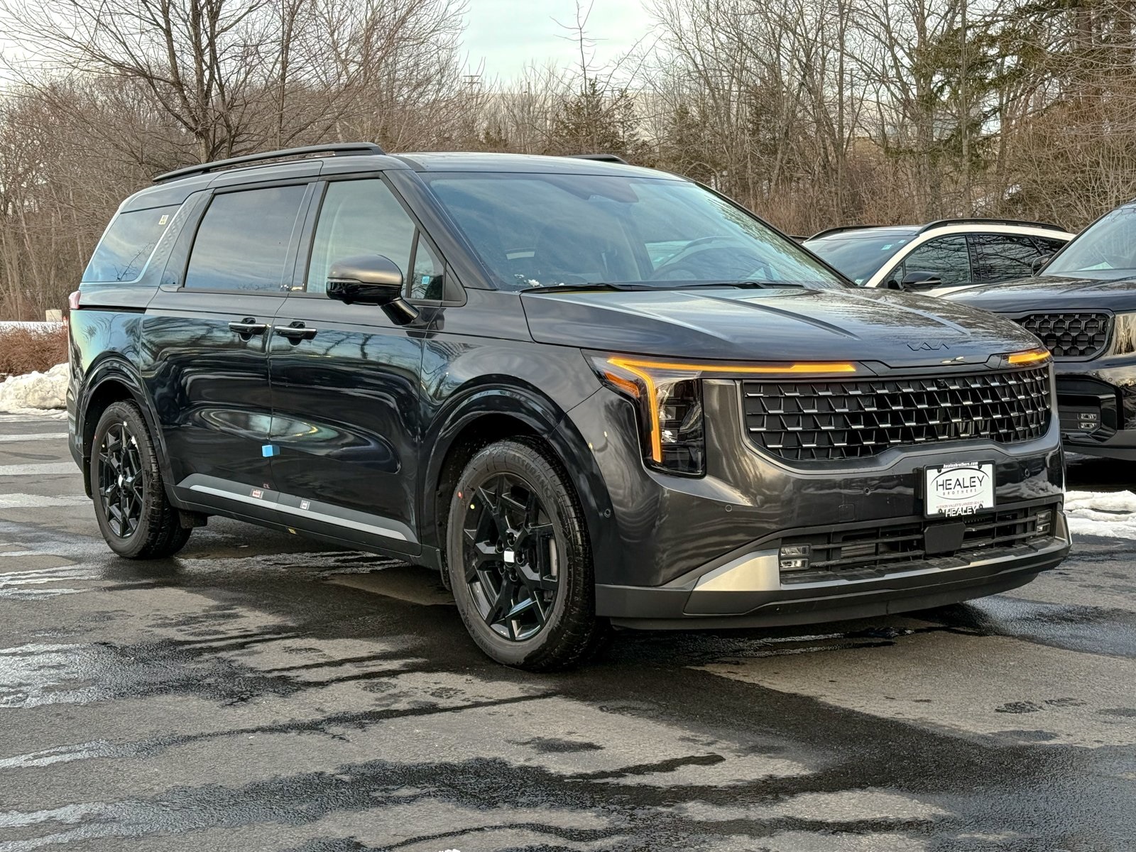 Photo view of 2026 Kia Carnival Hybrid in Gray