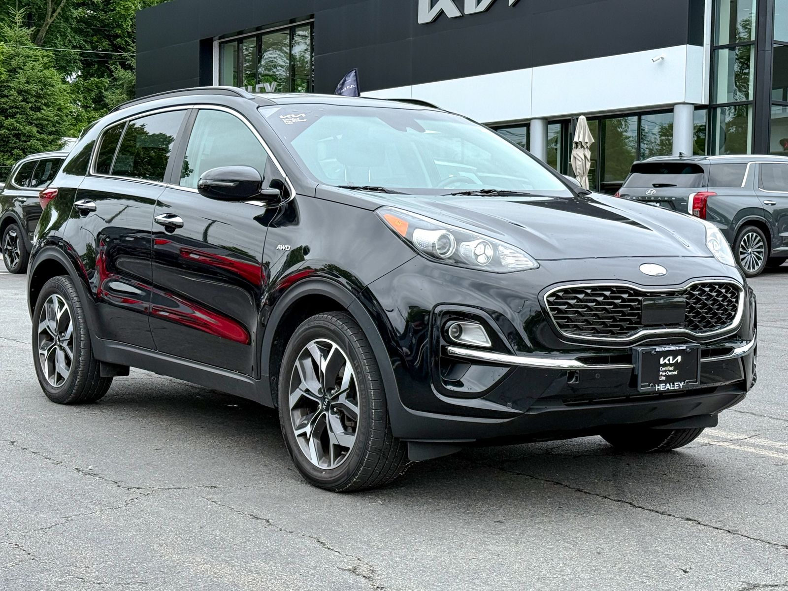 Photo view of 2020 Kia Sportage in Black