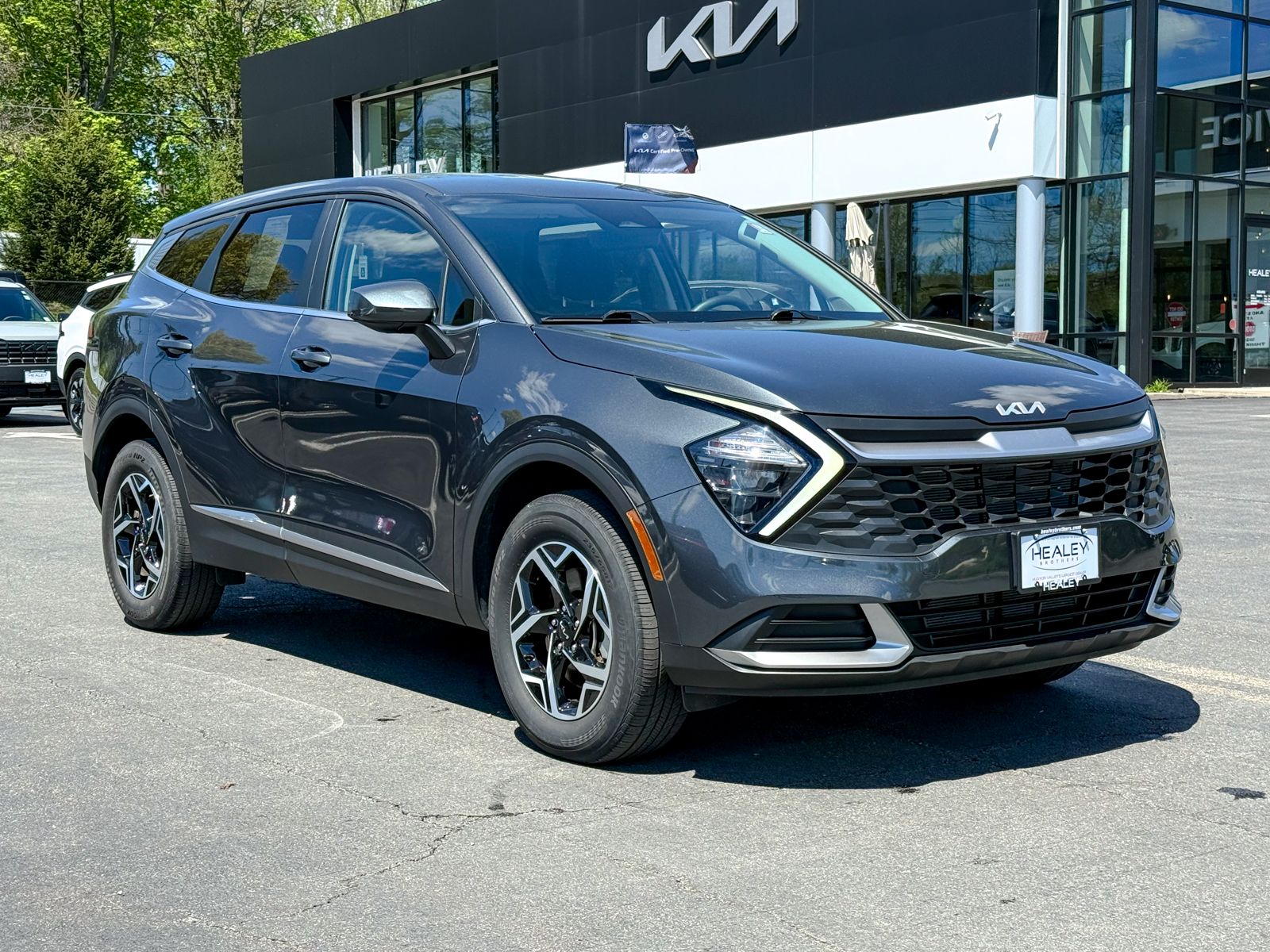 Photo view of 2023 Kia Sportage in Gray