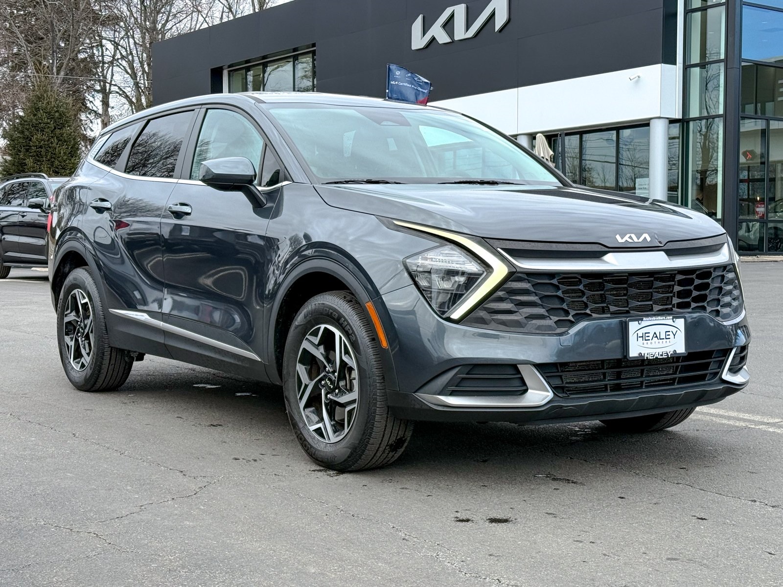 Photo view of 2023 Kia Sportage in Gray
