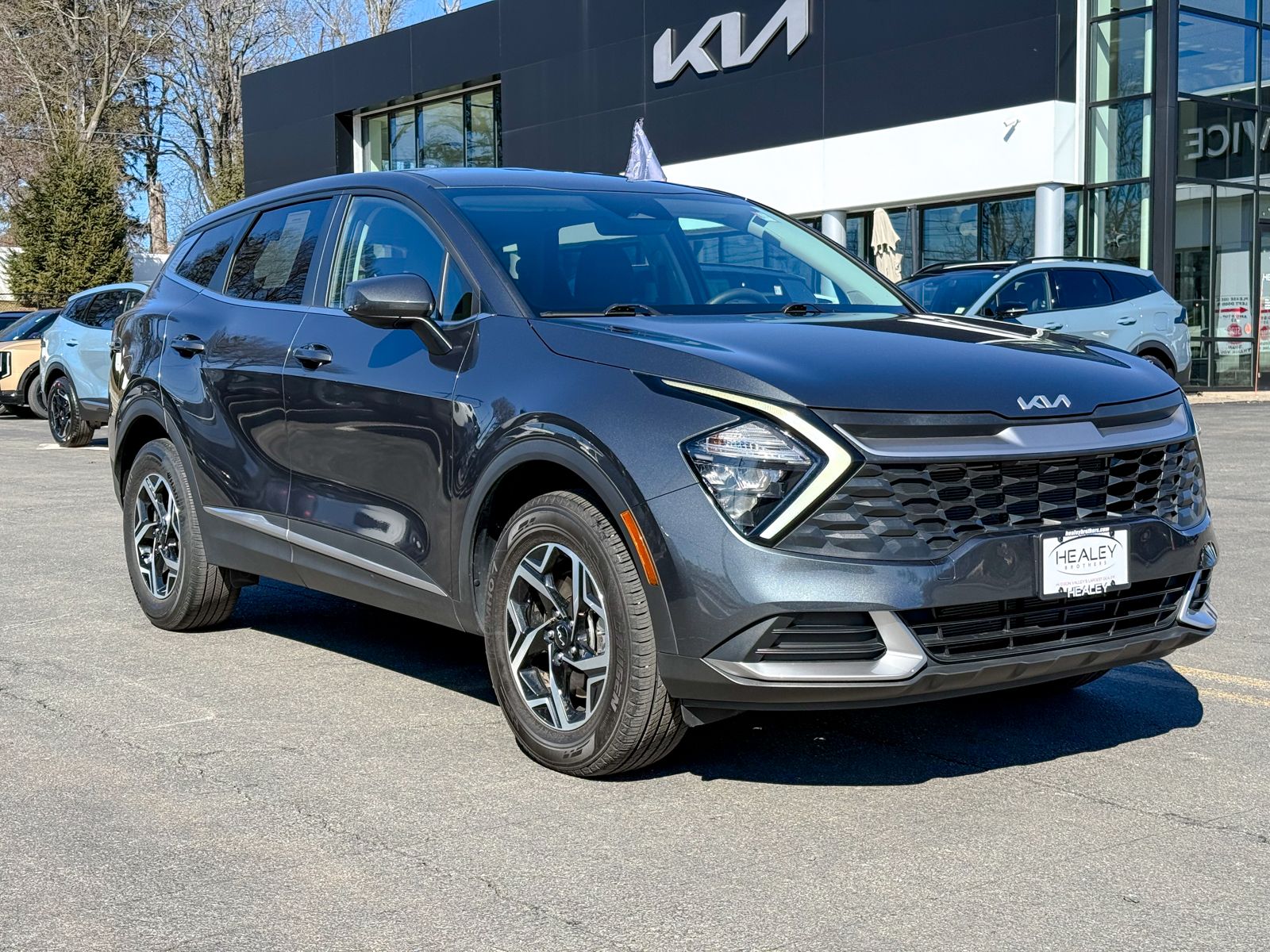 Photo view of 2023 Kia Sportage in Gray