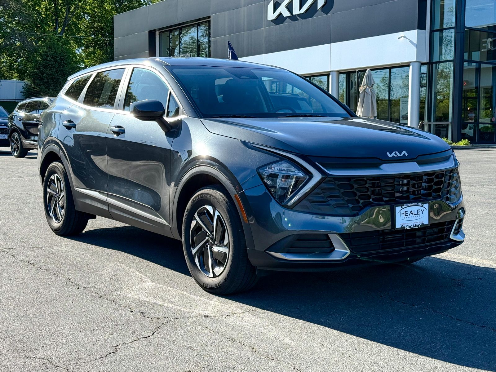 Photo view of 2023 Kia Sportage Hybrid in Gray