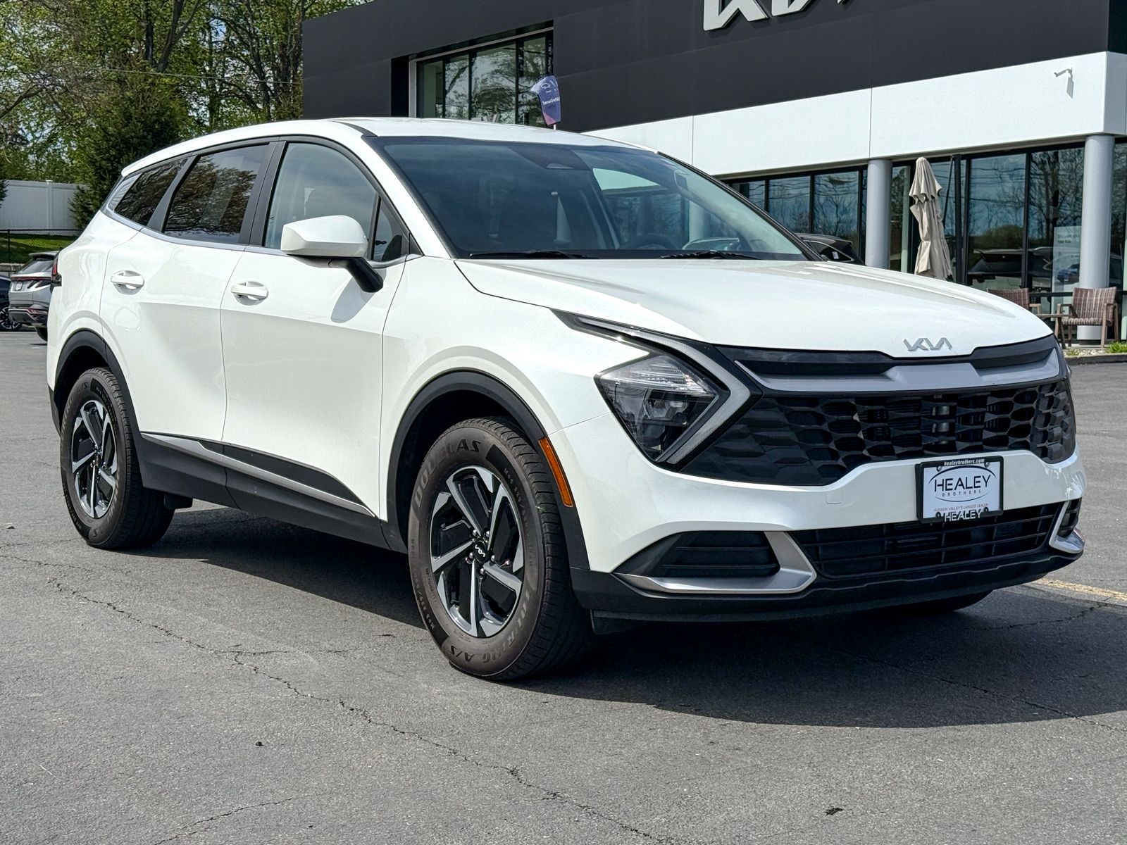 Photo view of 2023 Kia Sportage Hybrid in White
