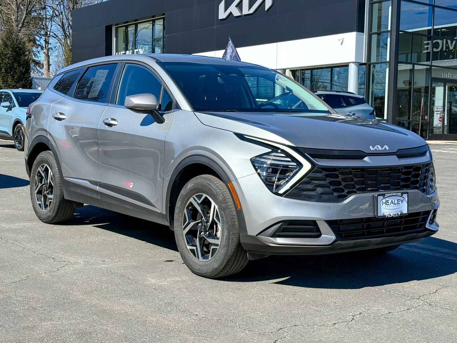 Photo view of 2024 Kia Sportage in Gray