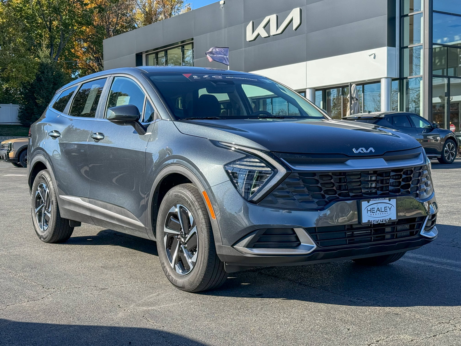 Photo view of 2025 Kia Sportage Hybrid in Gray