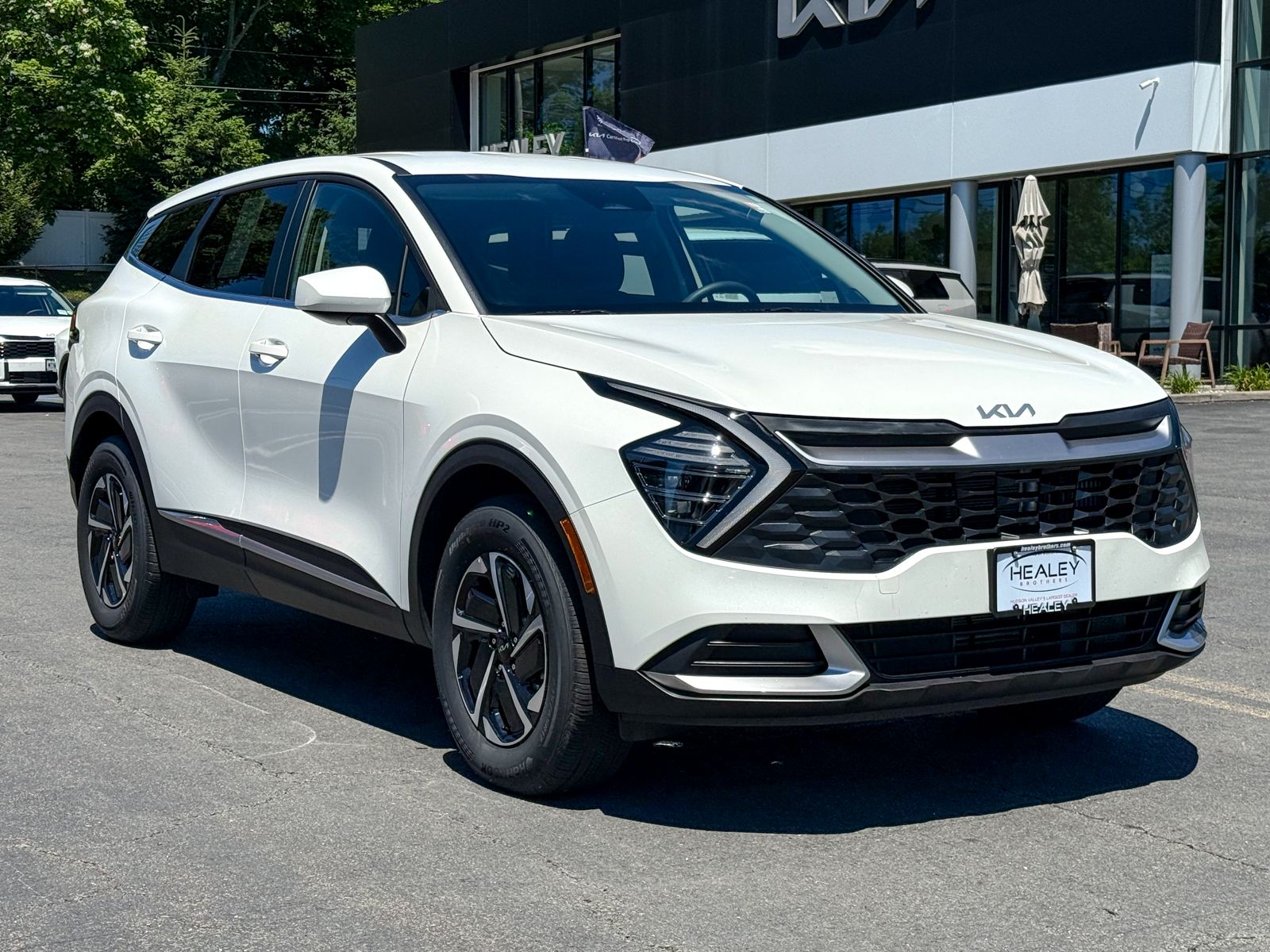 Photo view of 2025 Kia Sportage Hybrid in White