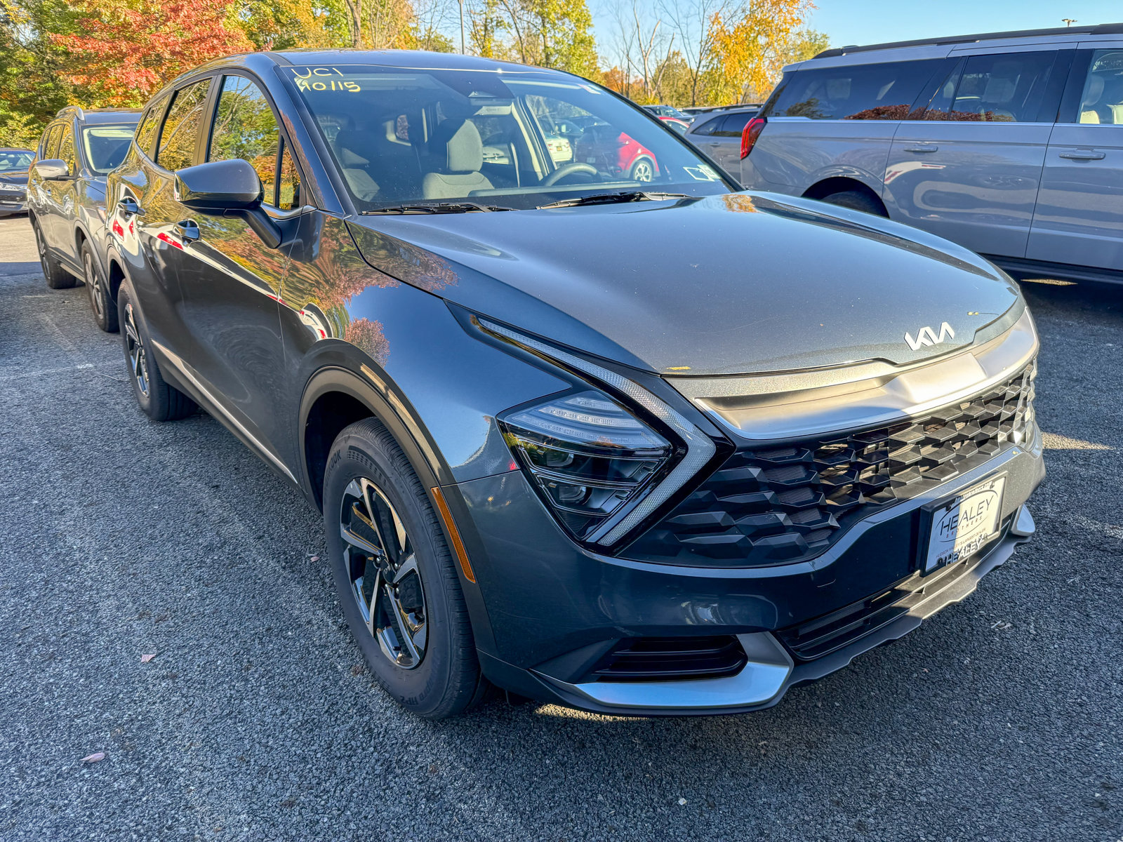 Photo view of 2025 Kia Sportage Hybrid in Gray