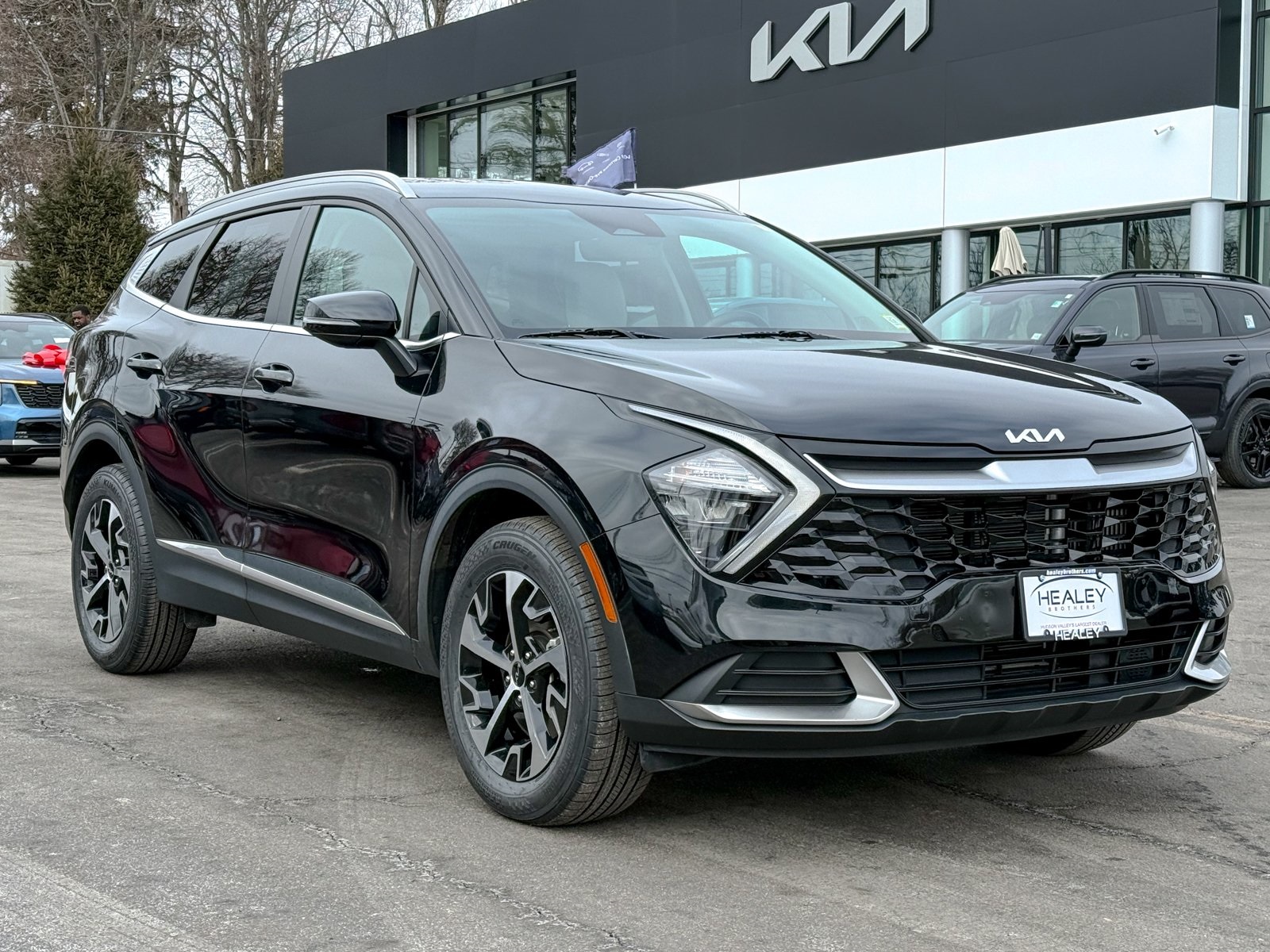 Photo view of 2023 Kia Sportage Hybrid in Black