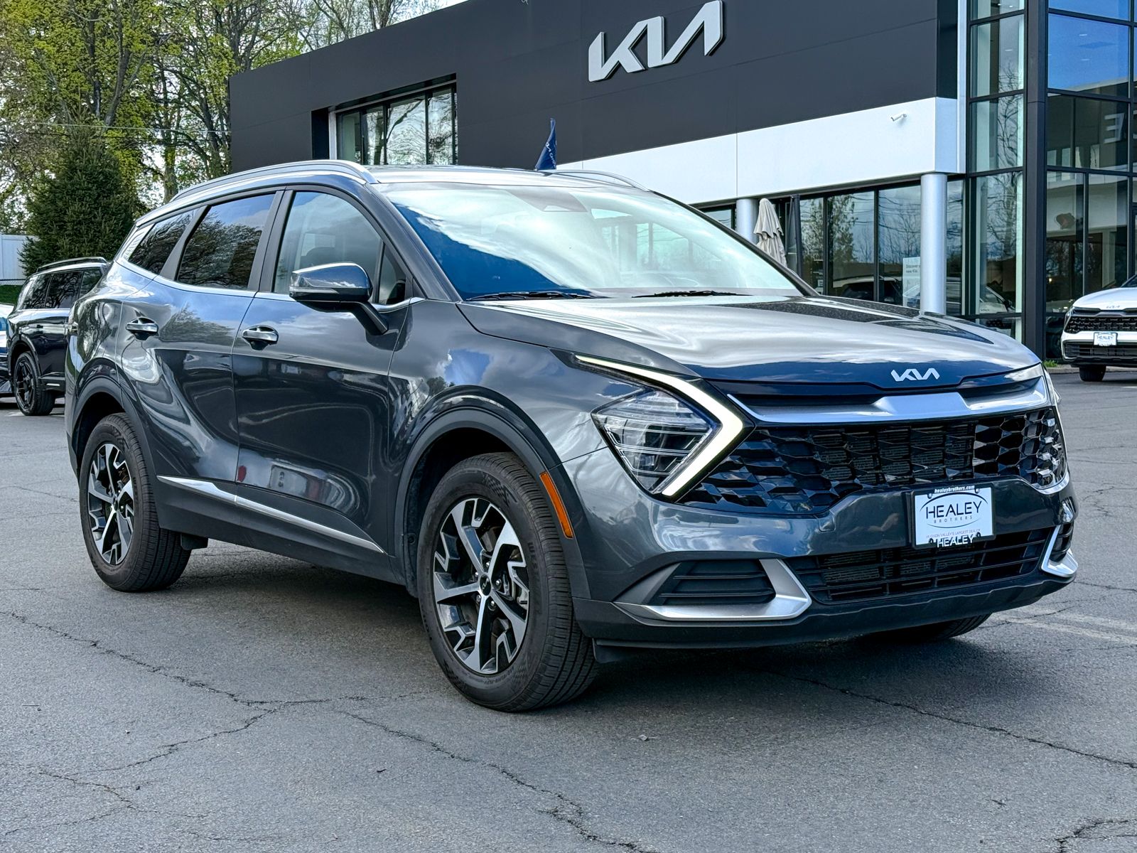 Photo view of 2024 Kia Sportage in Gray