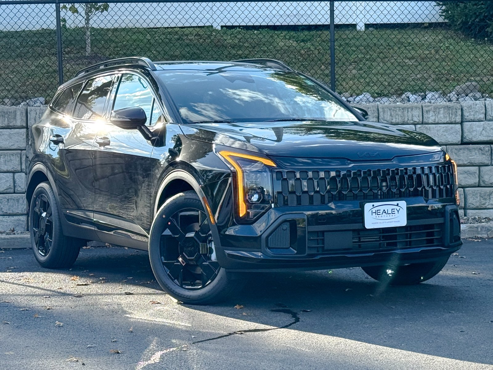 Photo view of 2026 Kia Sportage Hybrid in Black