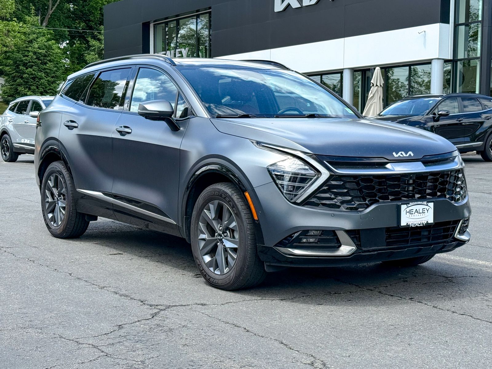 Photo view of 2023 Kia Sportage Hybrid in Gray