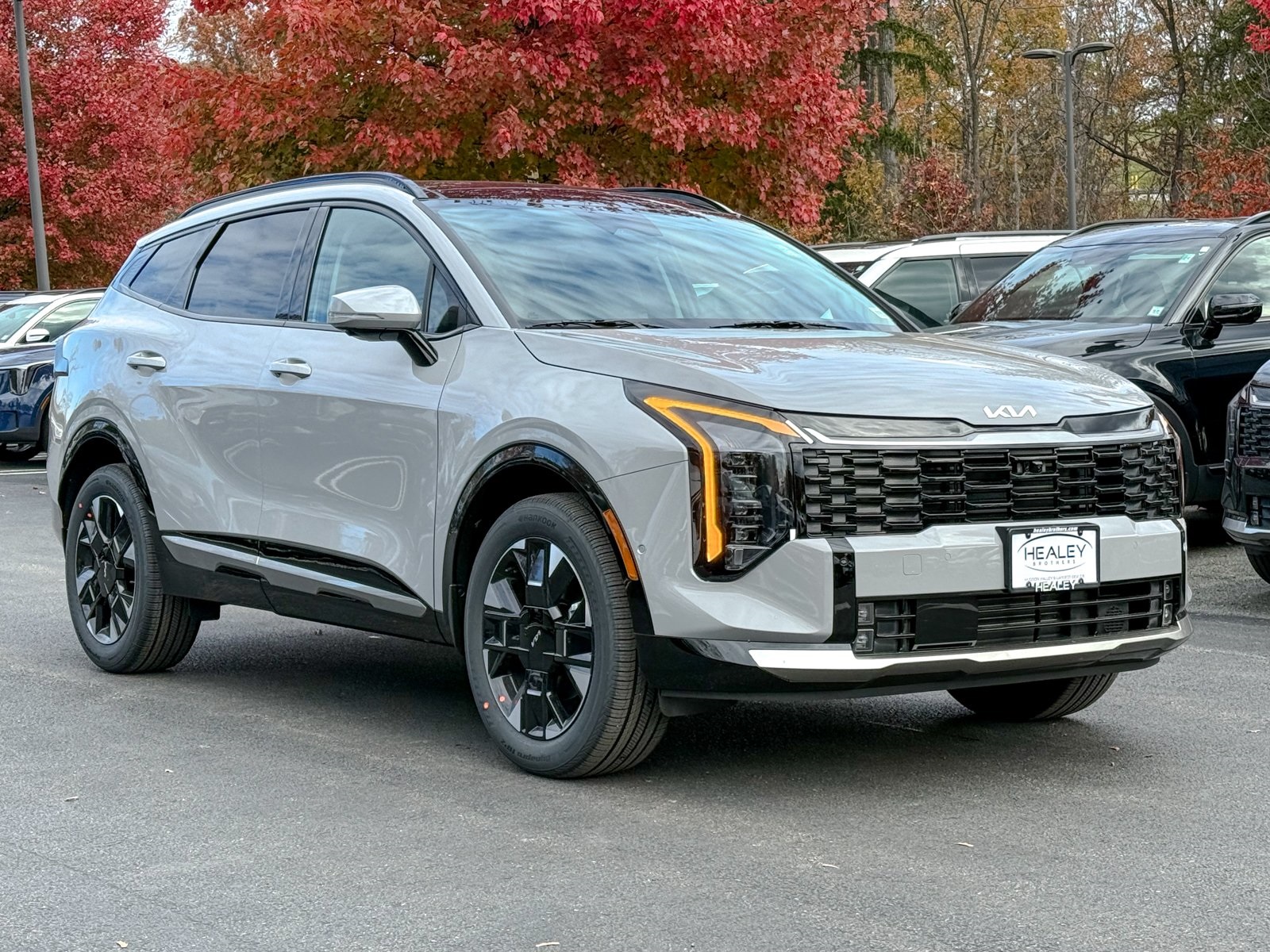 Photo view of 2026 Kia Sportage Hybrid in Gray