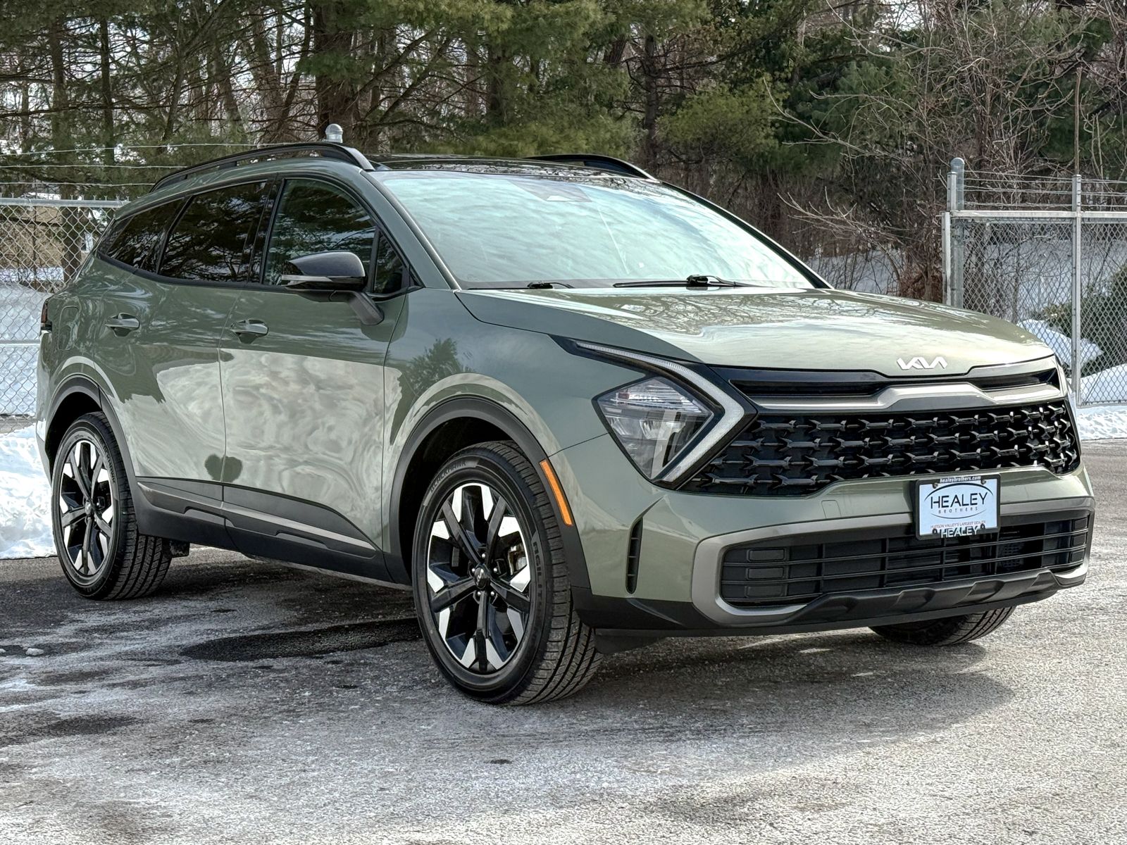 Photo view of 2023 Kia Sportage Plug-In Hybrid in Green