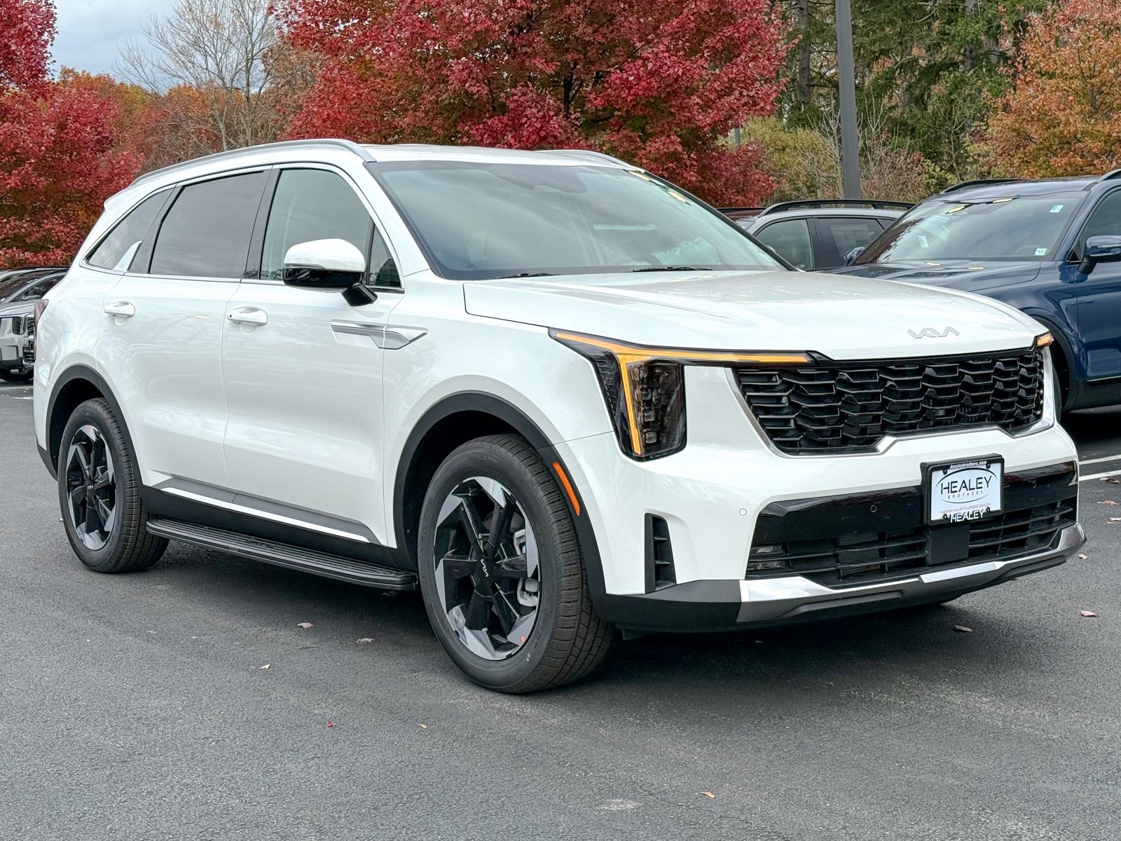 Photo view of 2026 Kia Sorento Hybrid in White