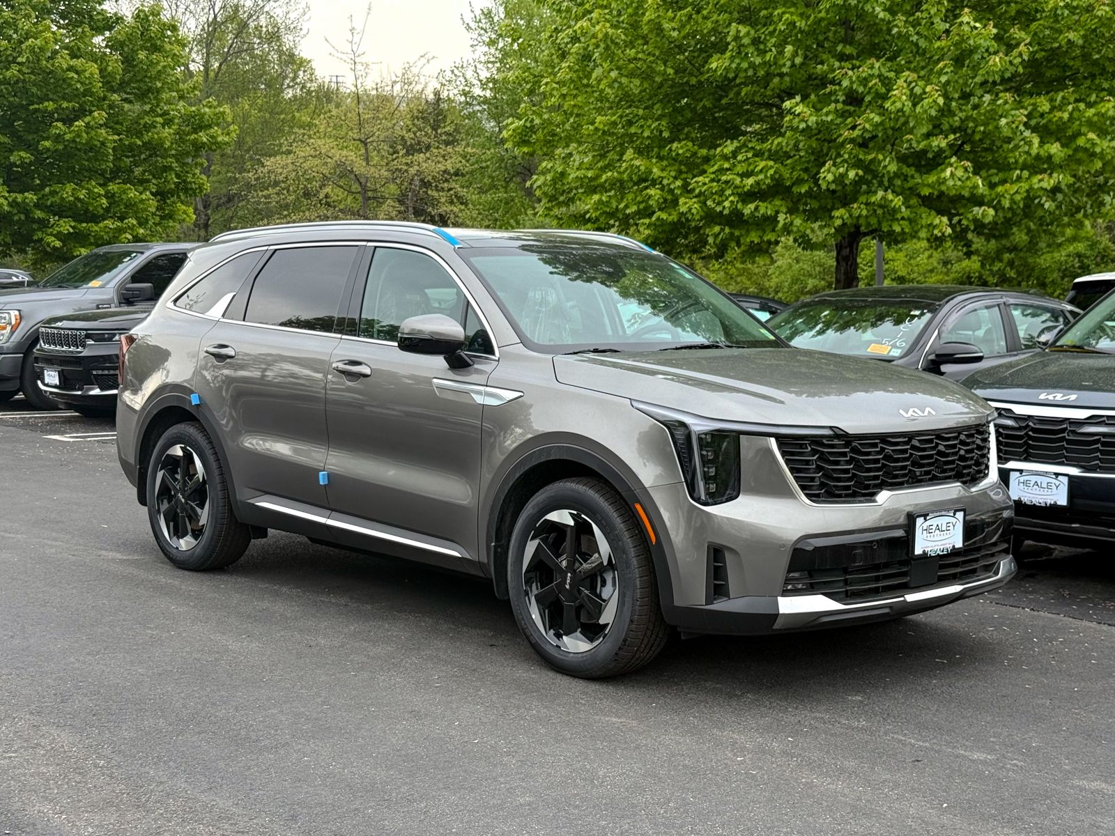 Photo view of 2026 Kia Sorento Hybrid in Tan