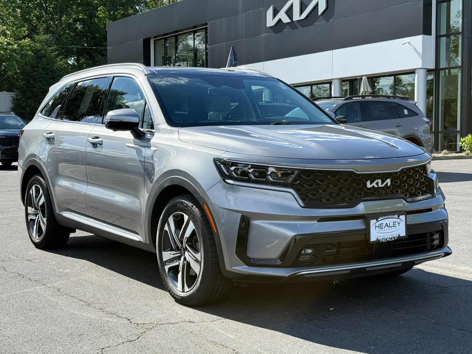 Photo view of 2023 Kia Sorento Hybrid in Gray