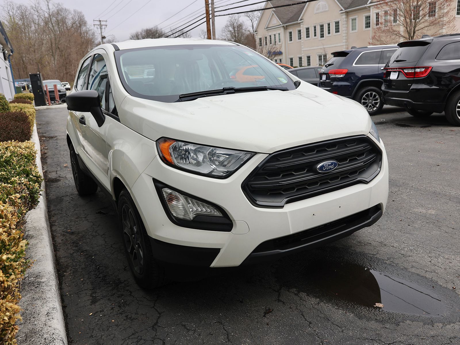 Photo view of 2020 Ford EcoSport in White
