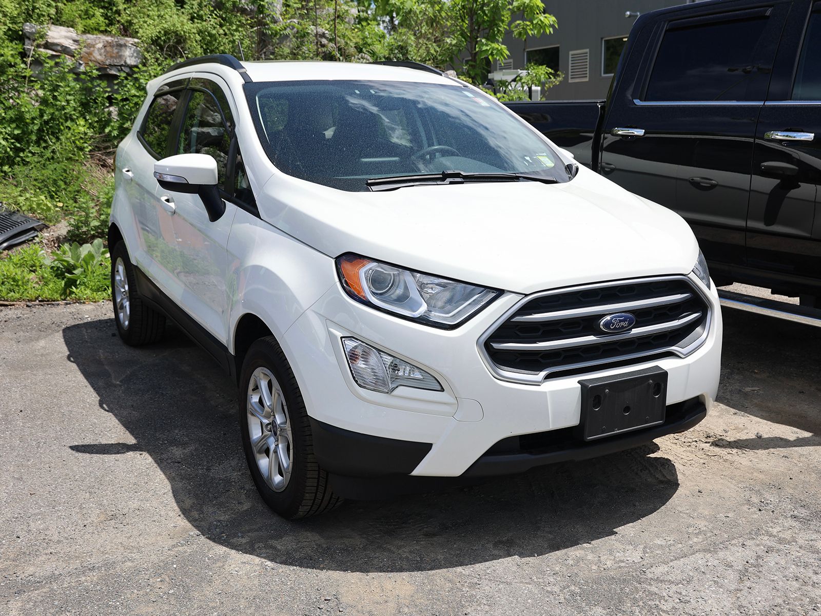 Photo view of 2022 Ford EcoSport in White
