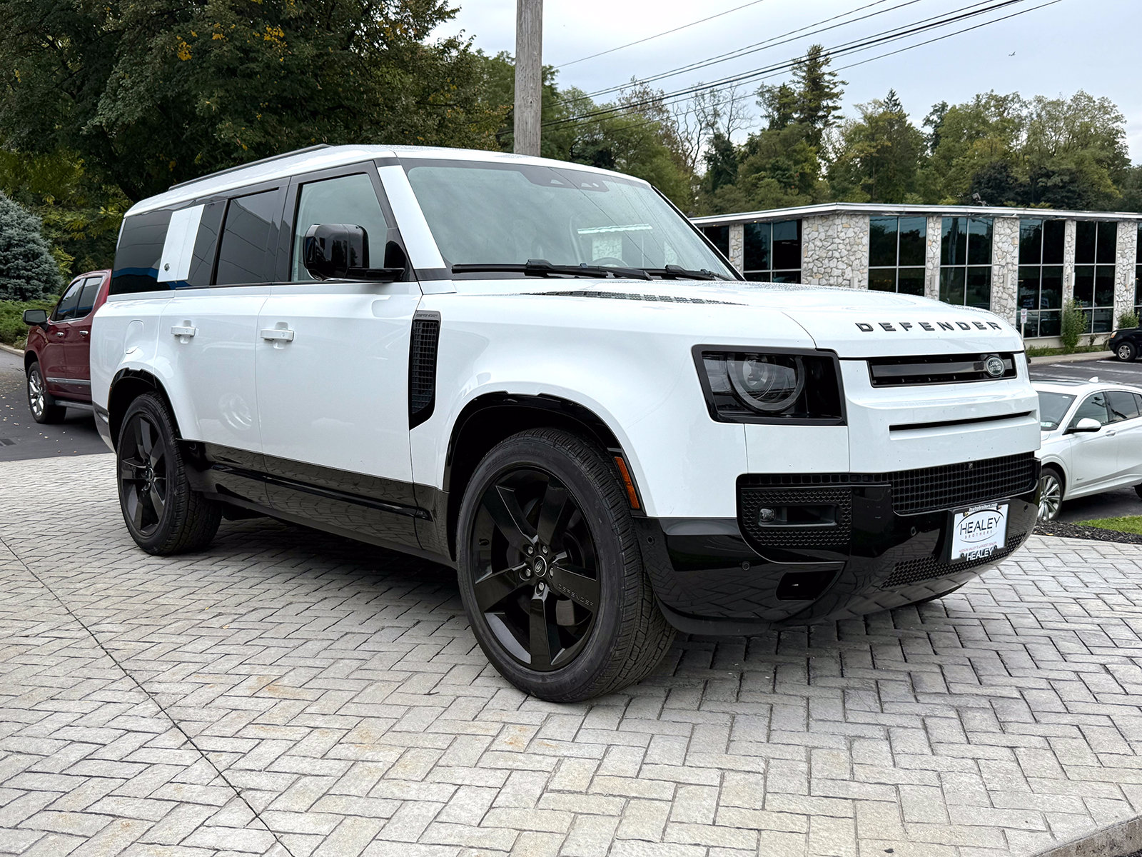 Photo view of 2024 Land Rover Defender in White